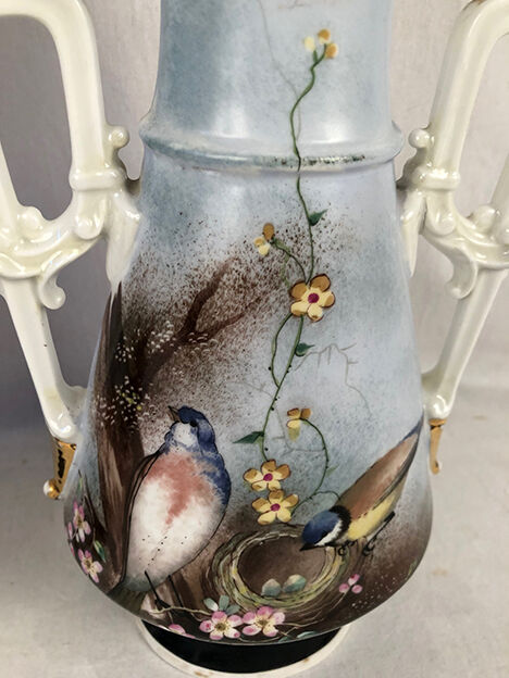 Pair of paris porcelain vases with bird decorations