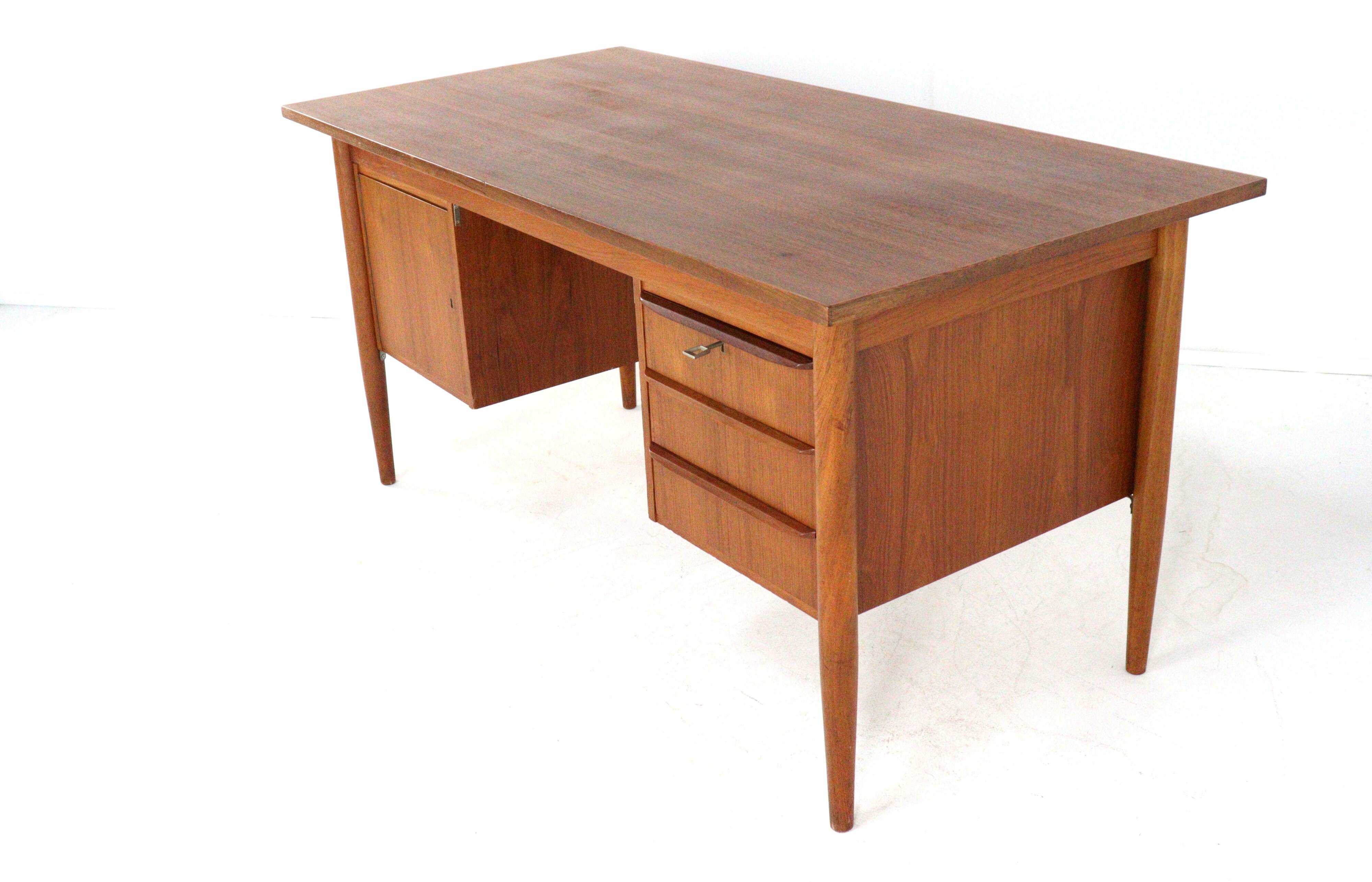 Gunnar Nielsen designer teak desk Tibergaard 'Hesselballe'