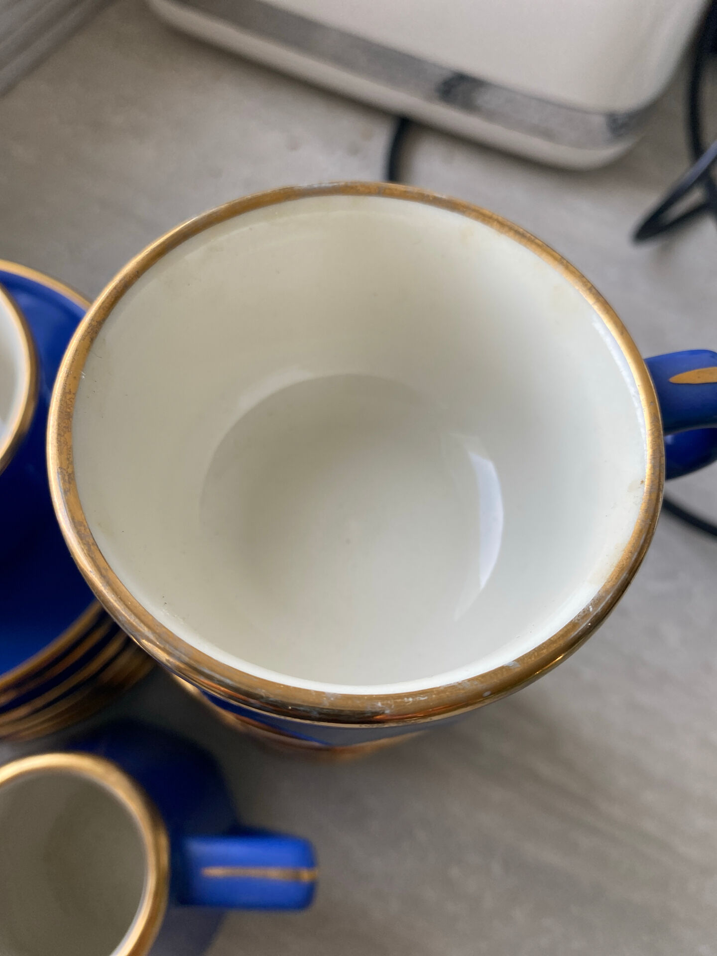 6 tasses et sous tasses et pot à lait Revoll