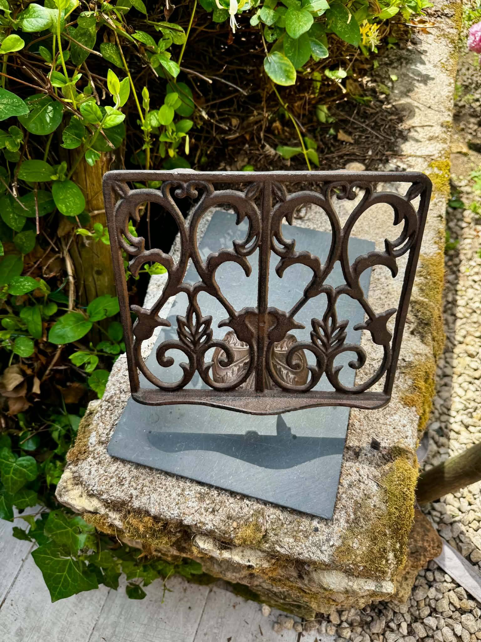 Porte revues lutrin en fer forgé Art Nouveau