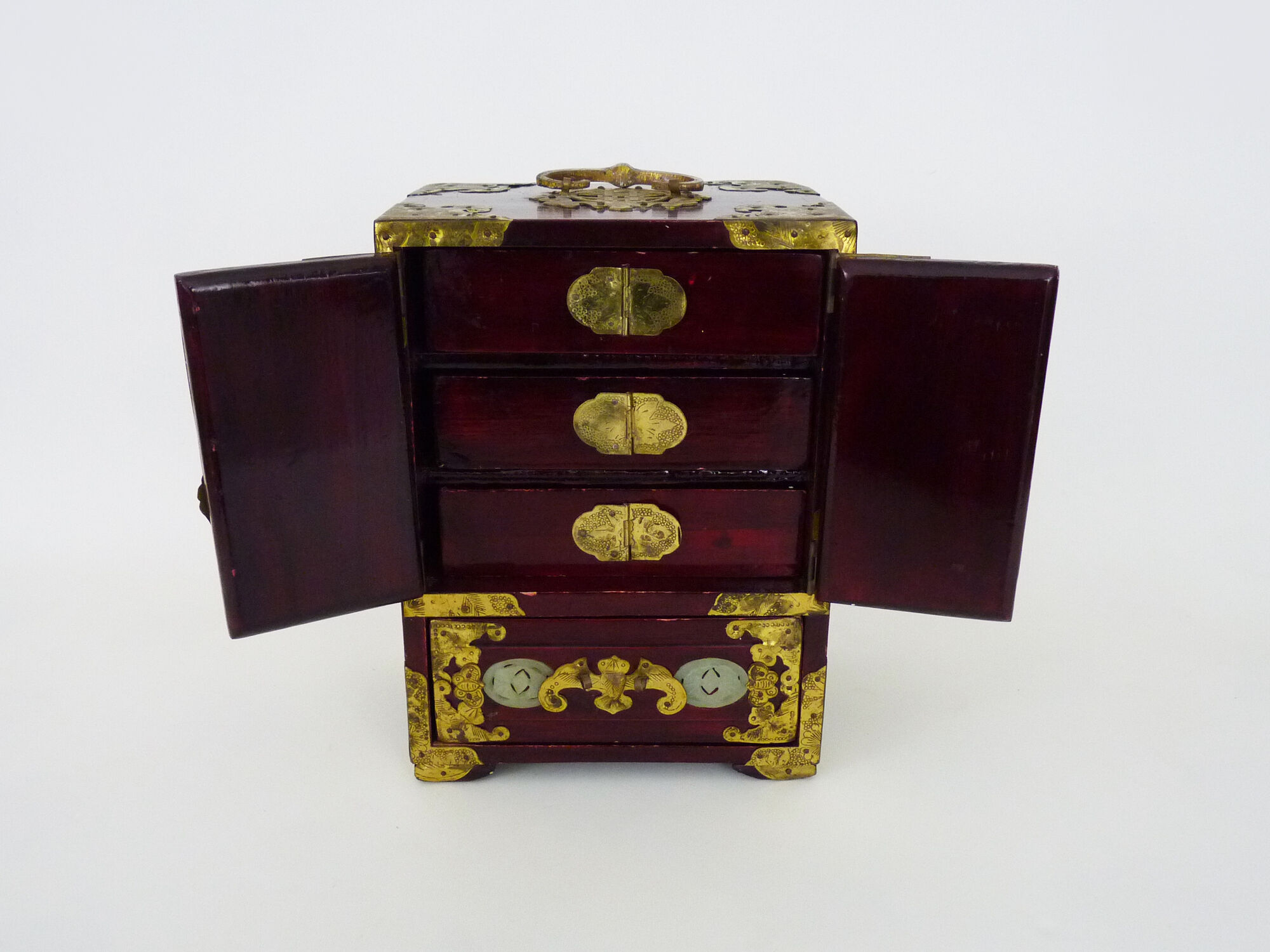 Chinese jewelry box in lacquered wood, jade and brass ornaments. Year 50 60