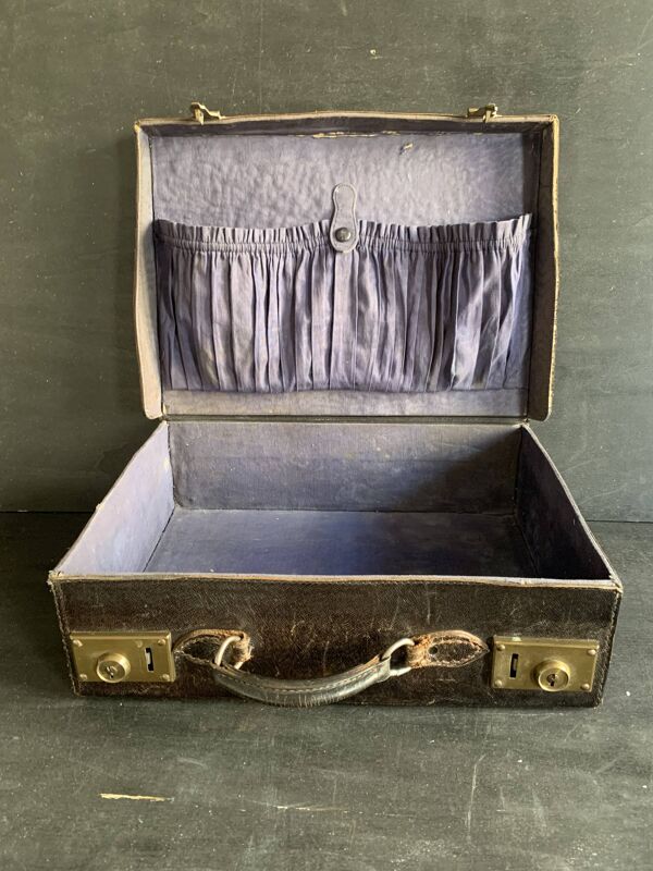 Valise de voyage en cuir grainé noir, années 1920