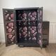 Armoire asymétrique peinte en noir