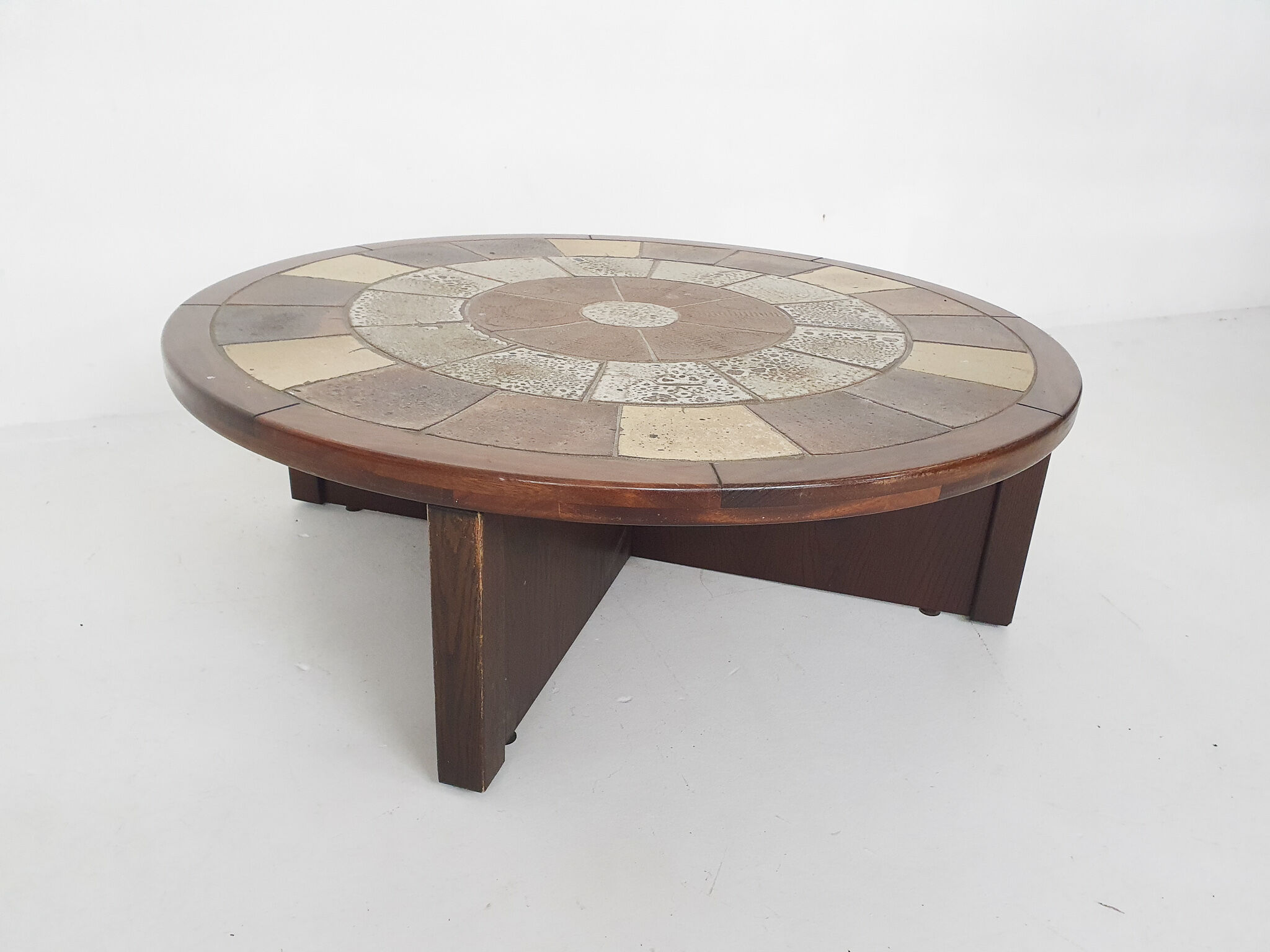 Tue Poulsen pour Haslev Møbelsnedkeri, table basse en pierre et chêne, Danemark années 1960
