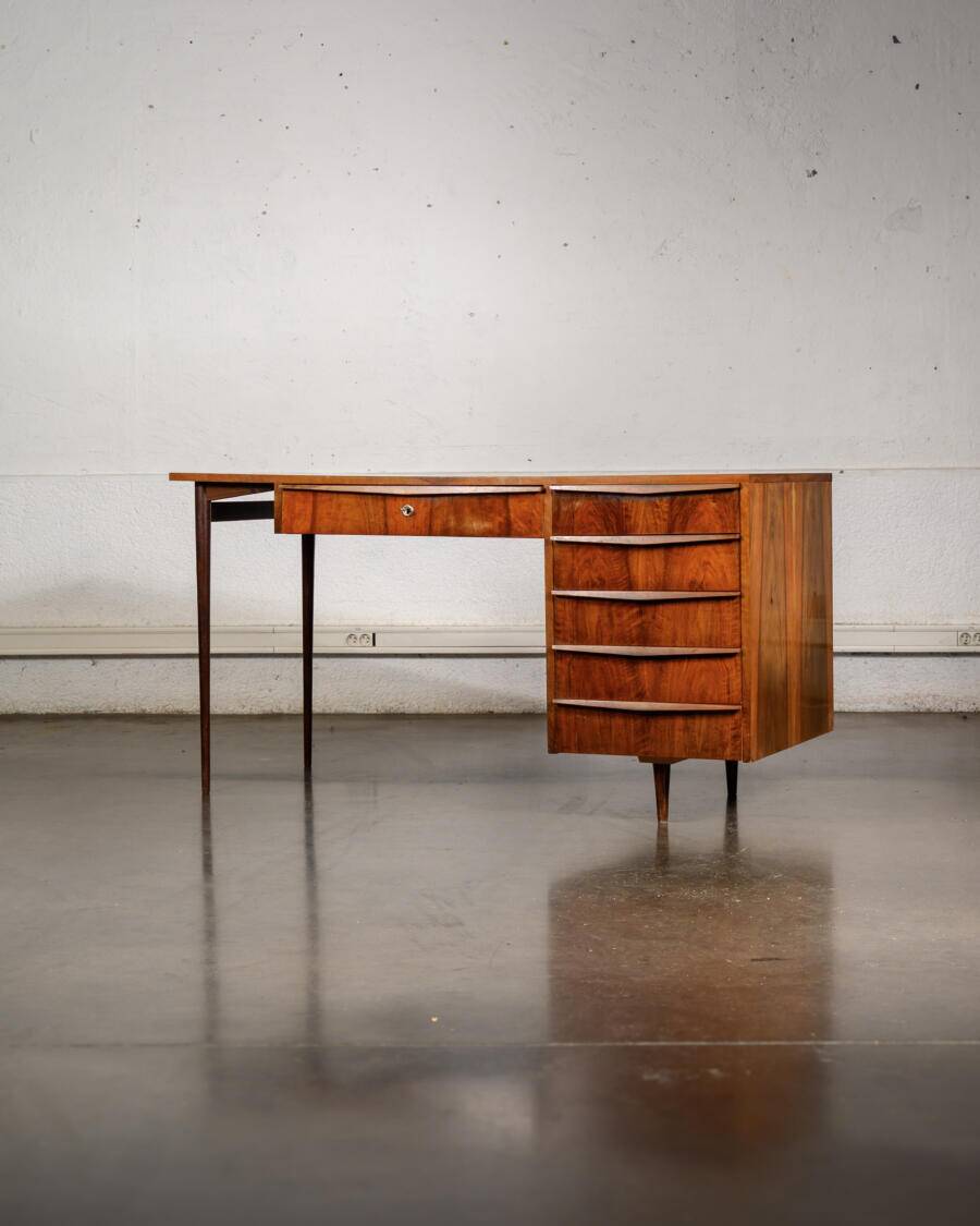 Large desk in walnut burl