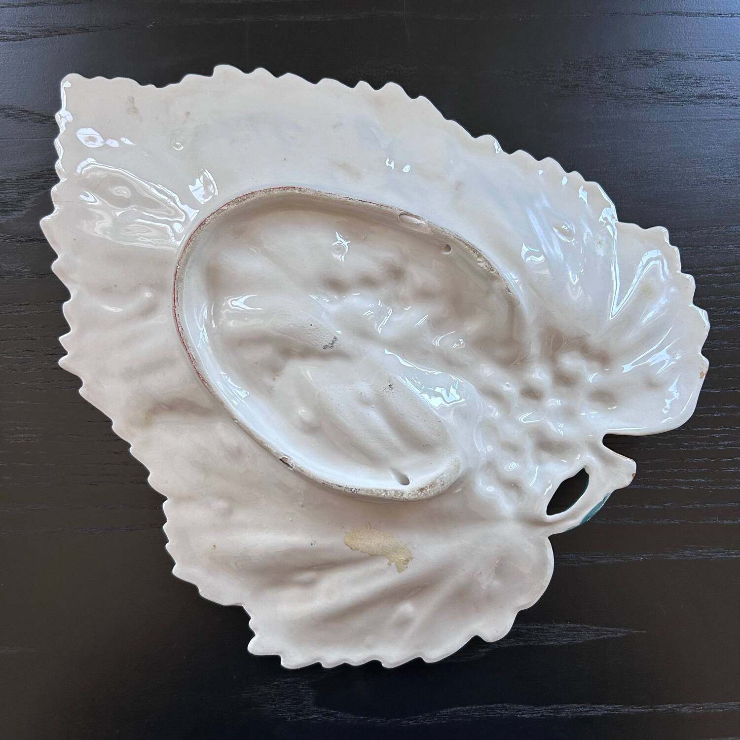 Grape-decorated slip dish