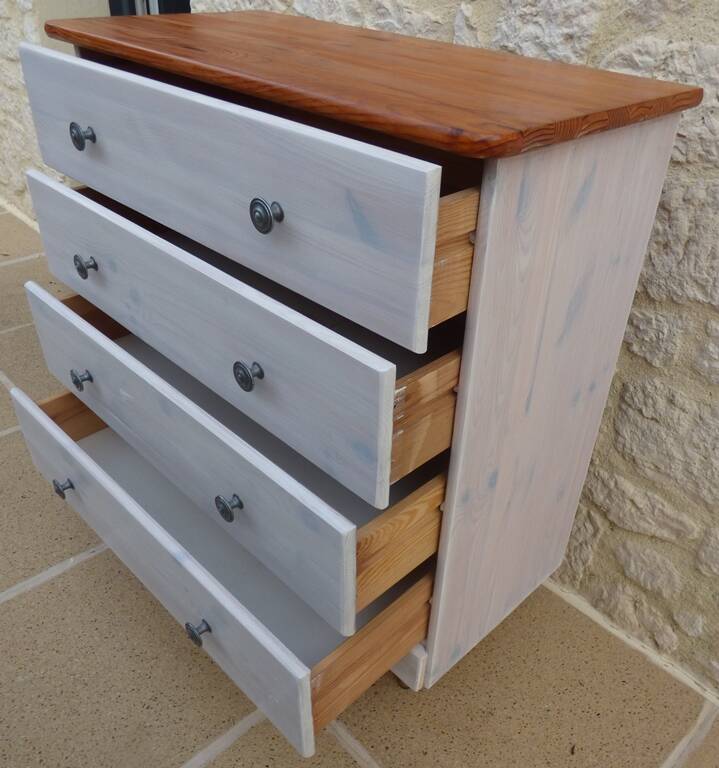 Grande Commode dessus bois 4  tiroirs cérusés blanc gris avec boutons métal