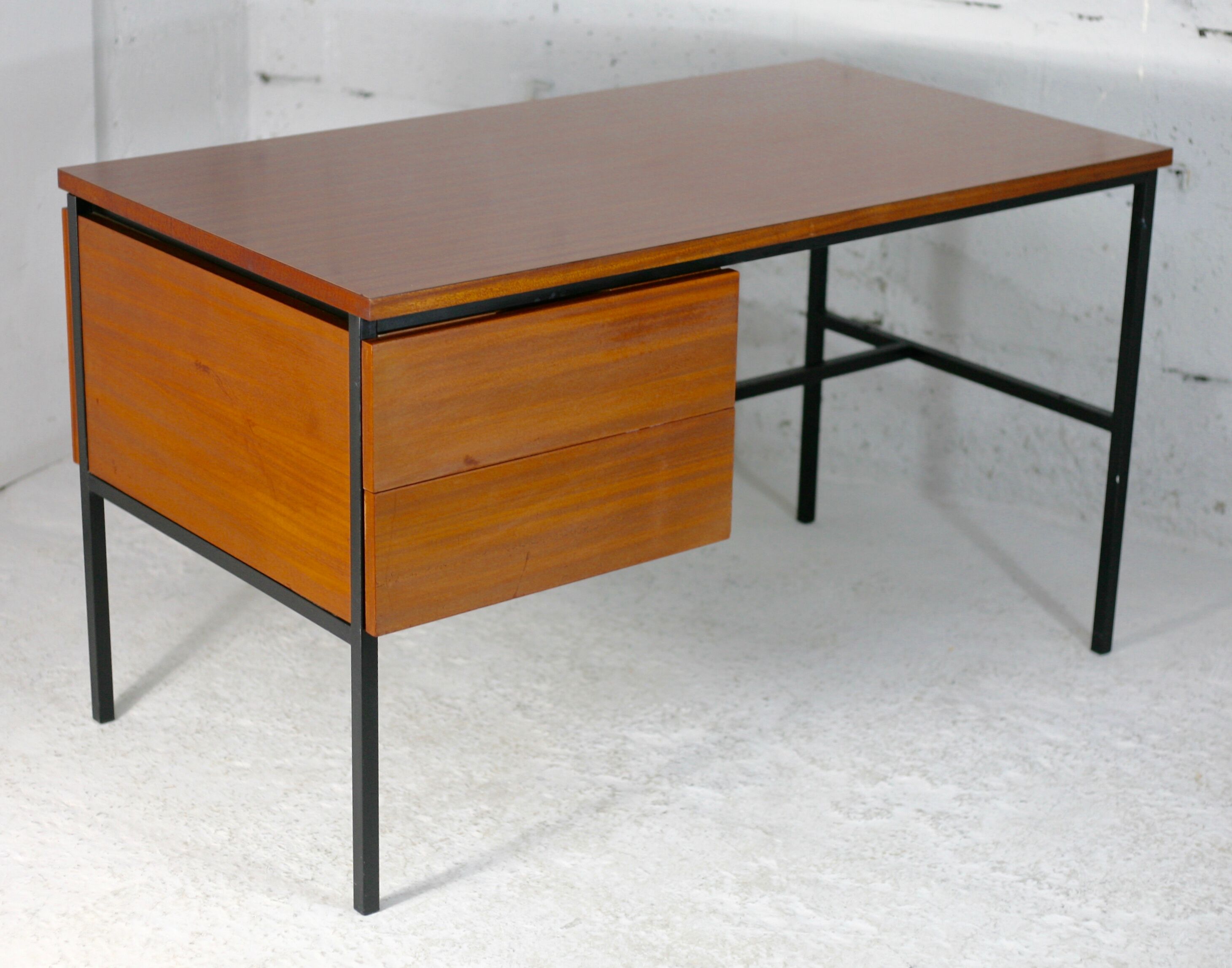 Desk model 620. by Pierre Guariche for Minvielle, France, circa 1955