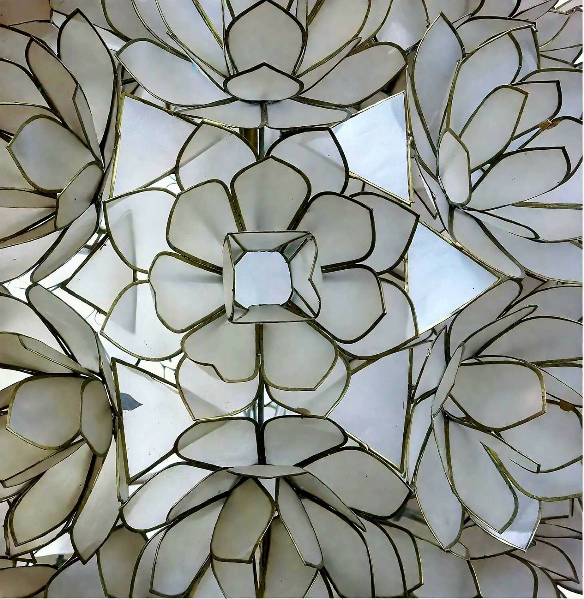 Suspension fleur en nacre & laiton – Allemagne circa 1970