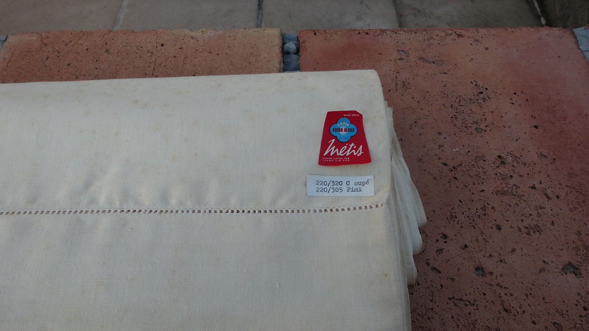 Blue flowered Métis sheet