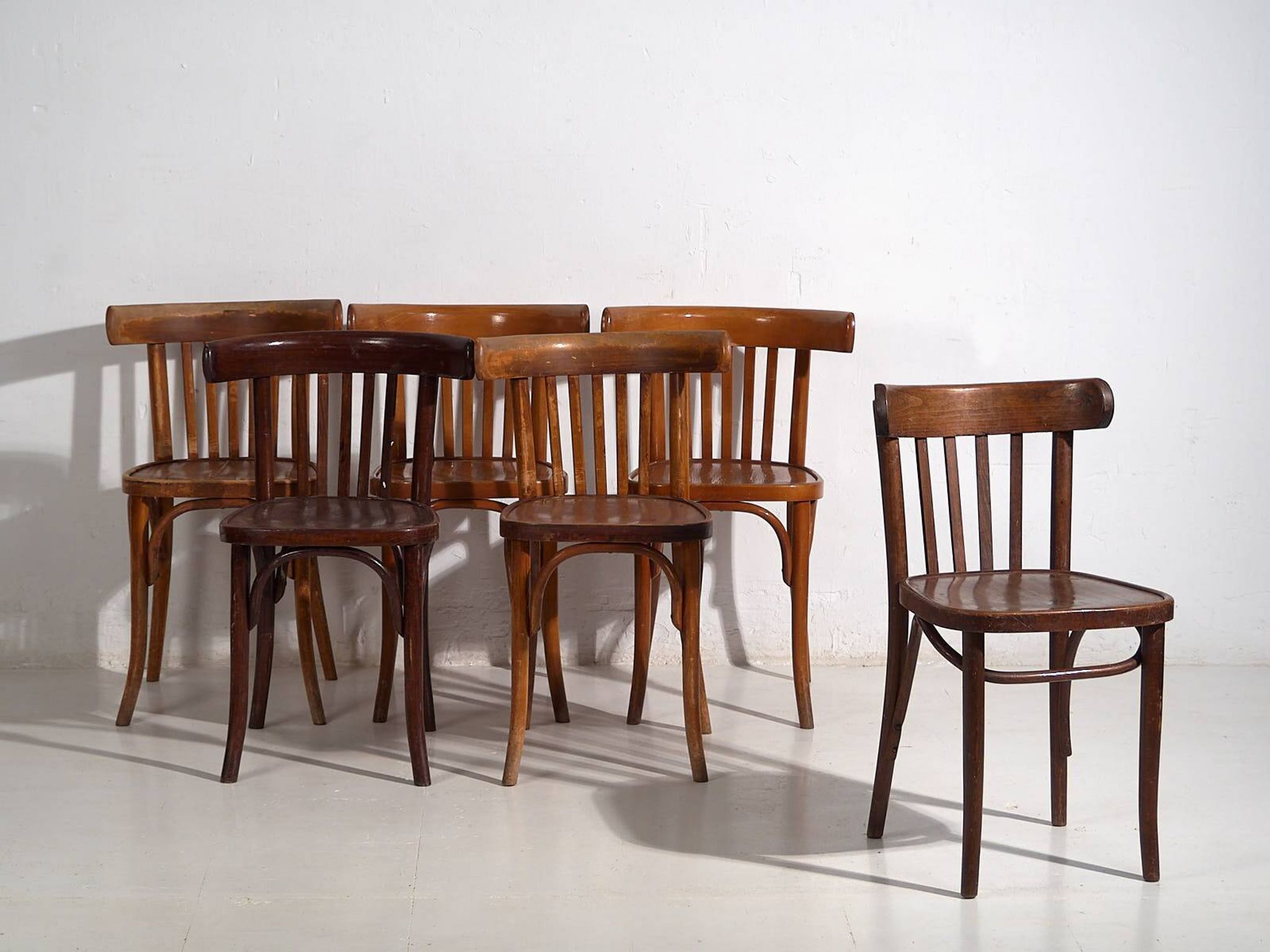Chaises de bistrot anciennes (vers 1920). Ensemble de 6 pièces #1
