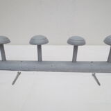 Porte manteaux 4 têtes en bois de couleur vieux gris clair