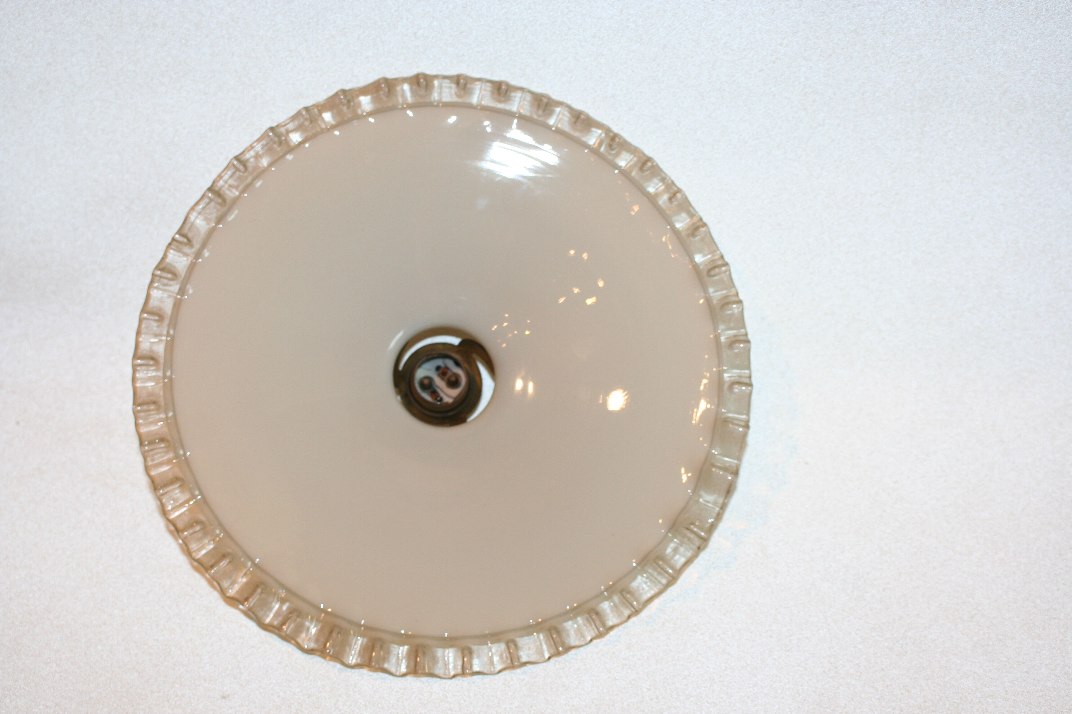 White opaline suspension