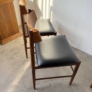 Set of 4 Italian chairs by Gianfranco Frattini.