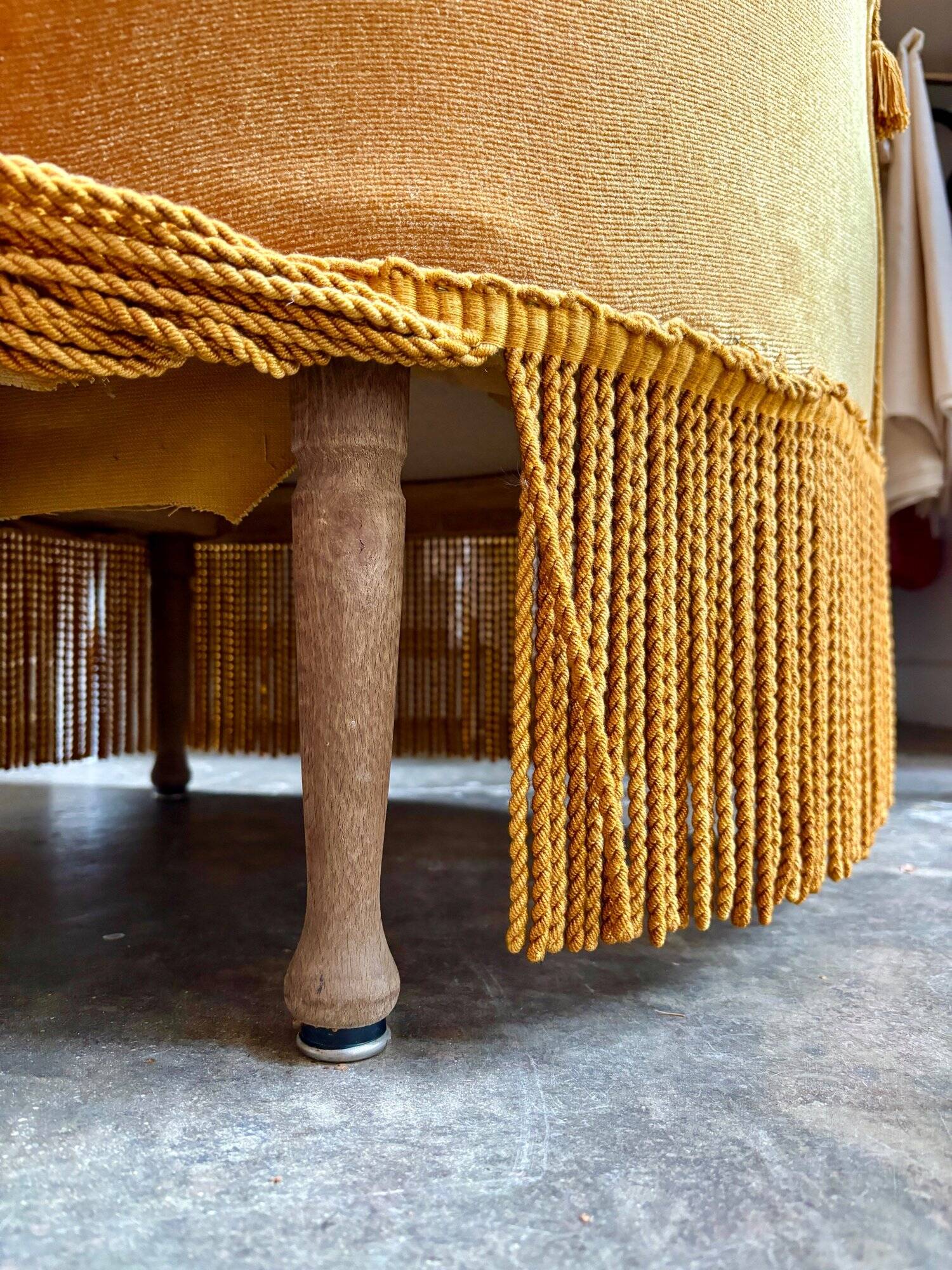 Toad armchair in ochre velvet