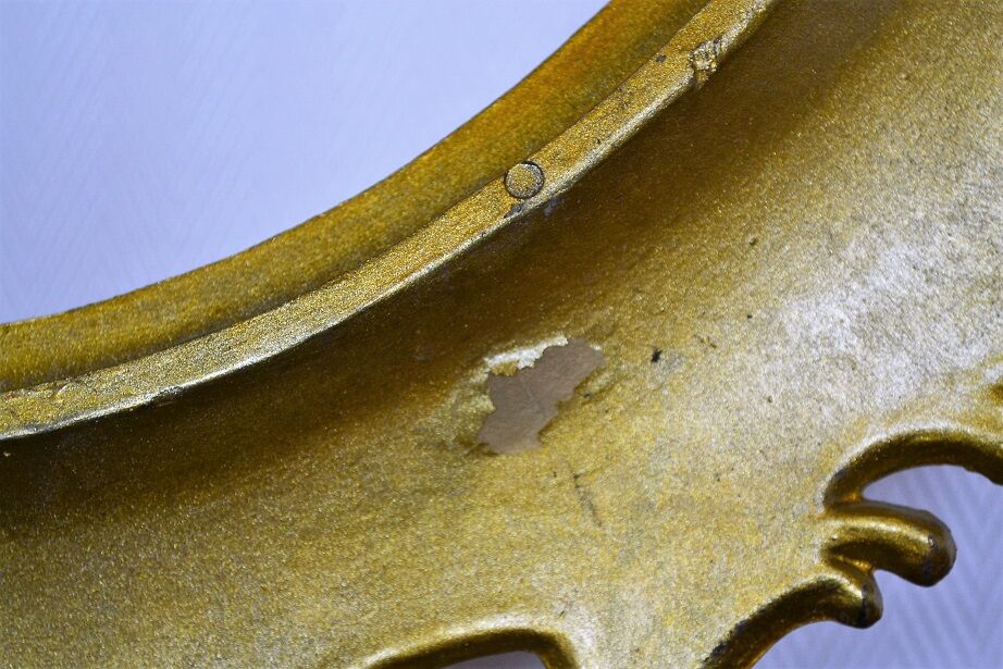 Oval frame in golden resin