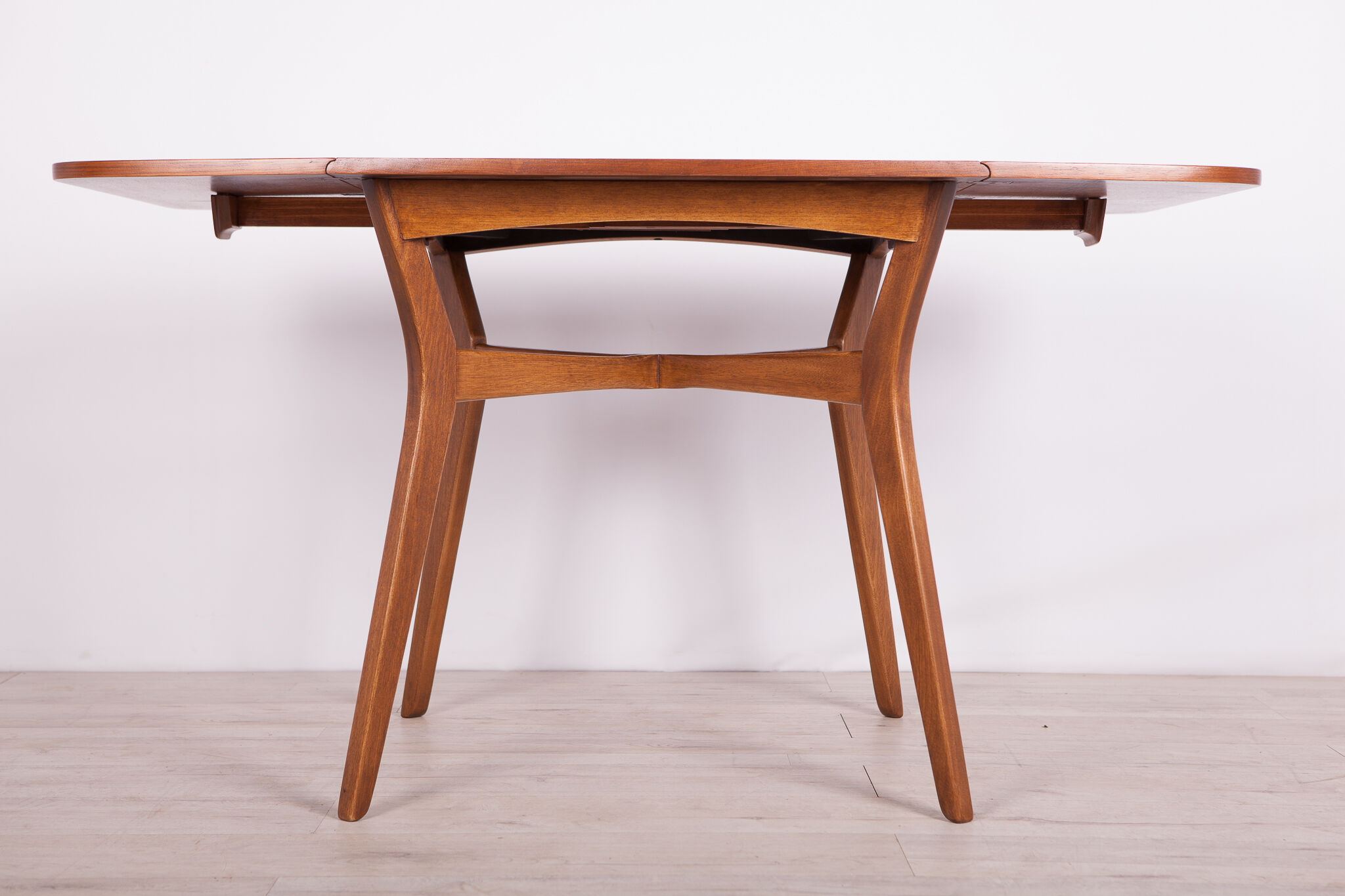 Butterfly dining table from G-plan, 1960