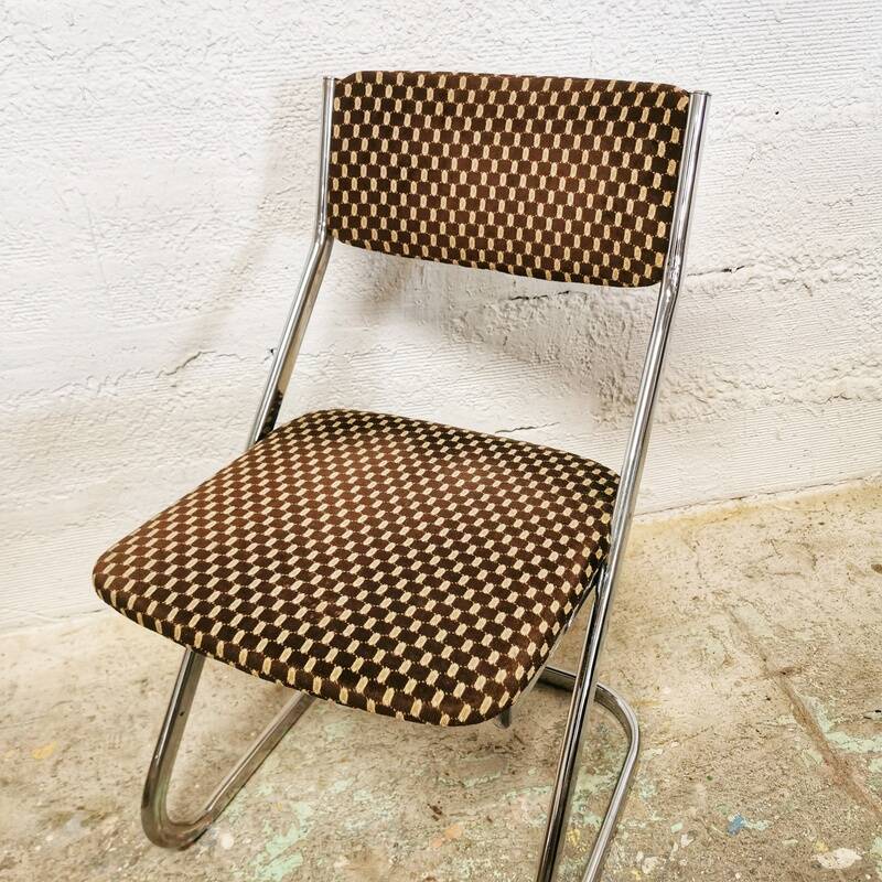 Vintage cantilever chair