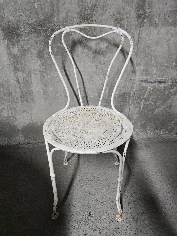 Salon de jardin ancien en fer forgé peint, table ronde et quatre chaises