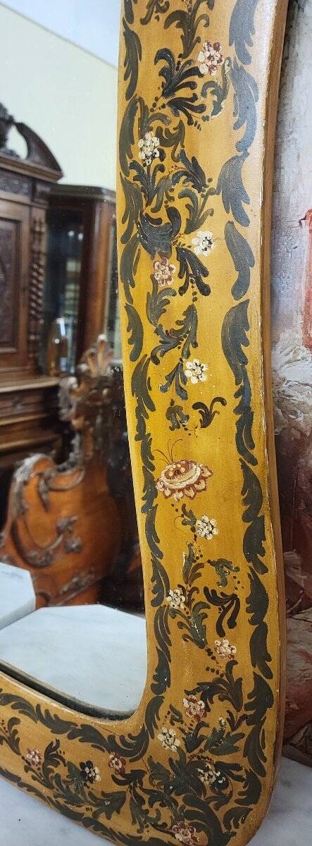 Important rectangular Venetian mirror with a richly painted wooden frame.