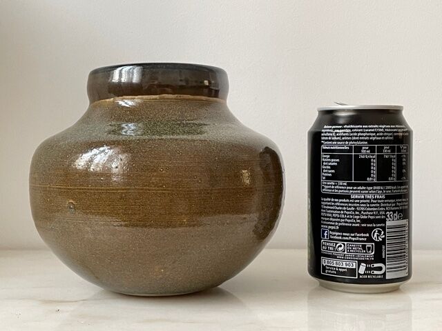 Vase in sandstone Serge Guerrier XX eme century.