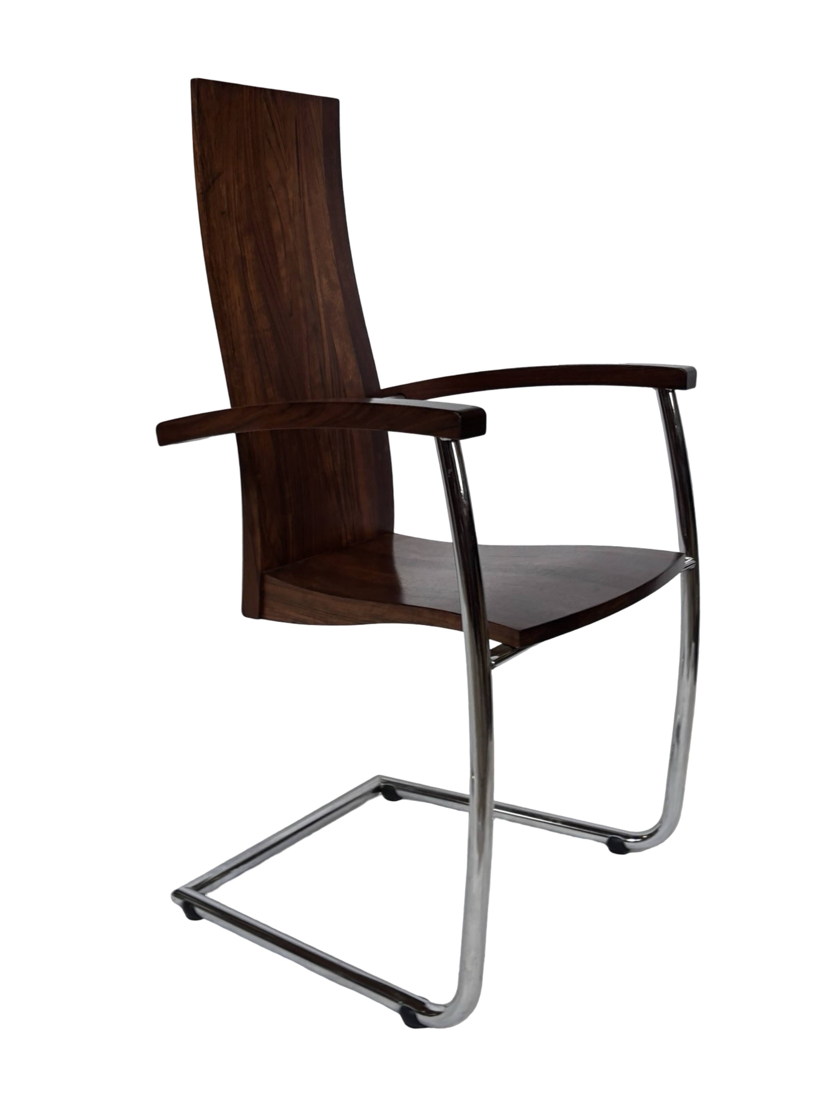 Ensemble vintage de quatre chaises design en hêtre massif chrome