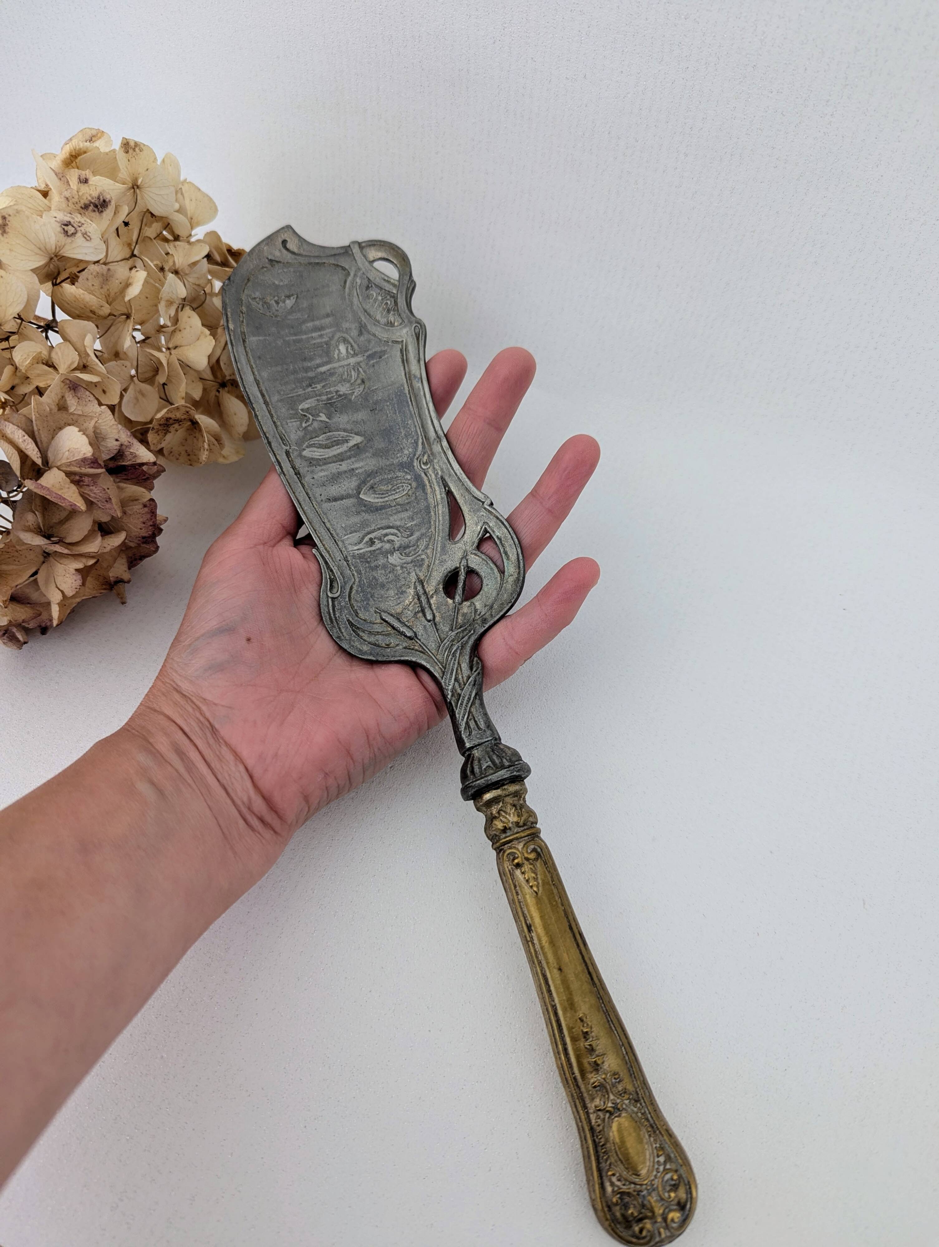 Large Art Nouveau serving shovel in white metal and gilded brass 30 cm