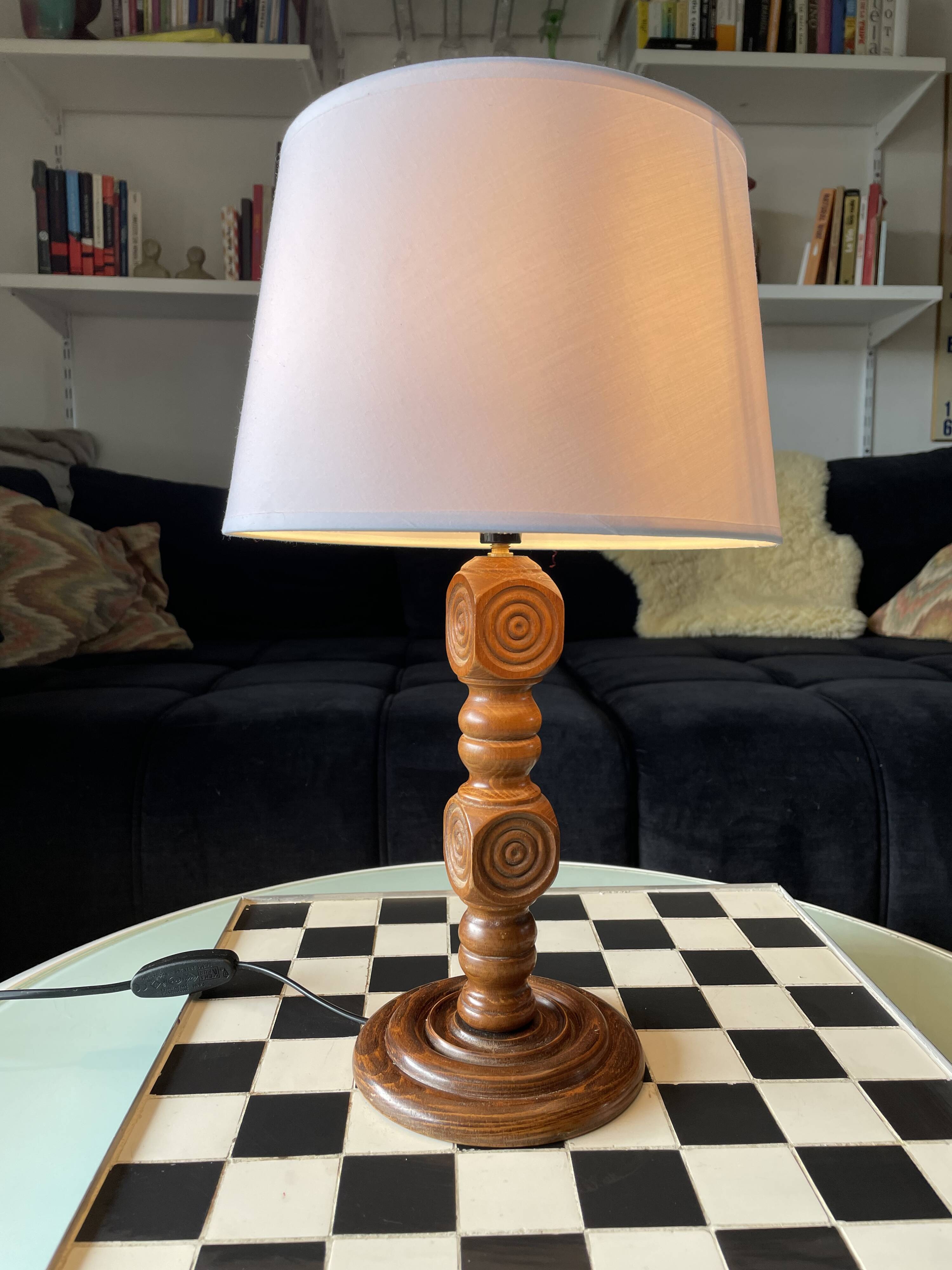 Lampe française en bois tournée moderniste