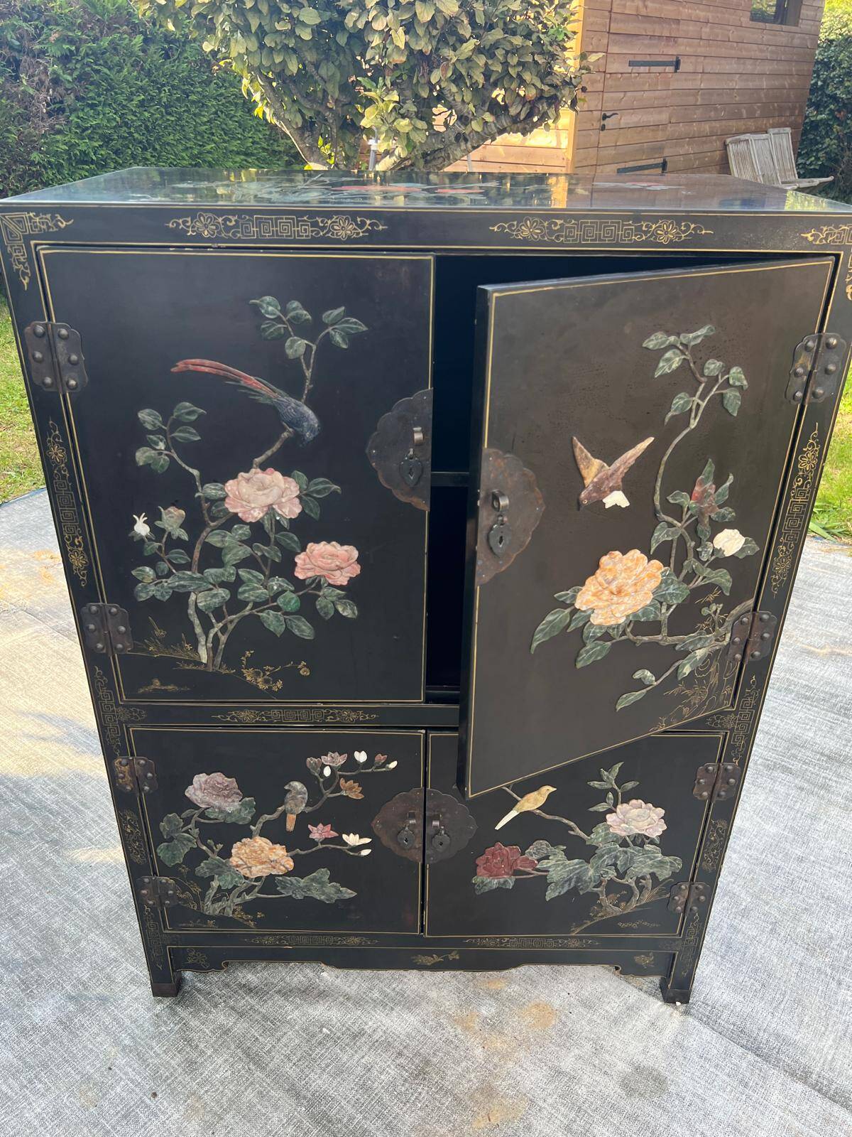 Lacquered Chinese furniture with semi-precious stones 1970