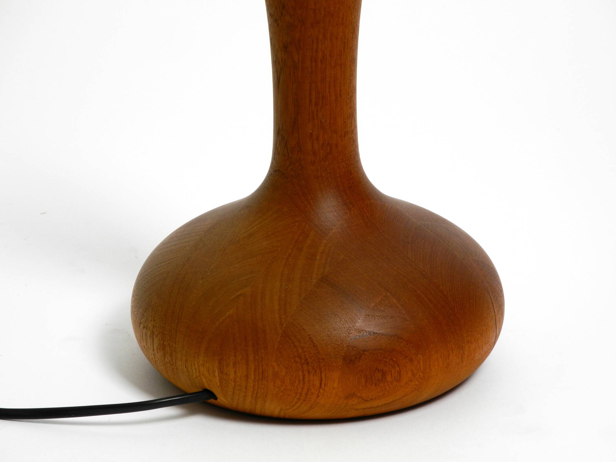 Beautiful minimalist 80s DOMUS teak table lamp with original wild silk fabr