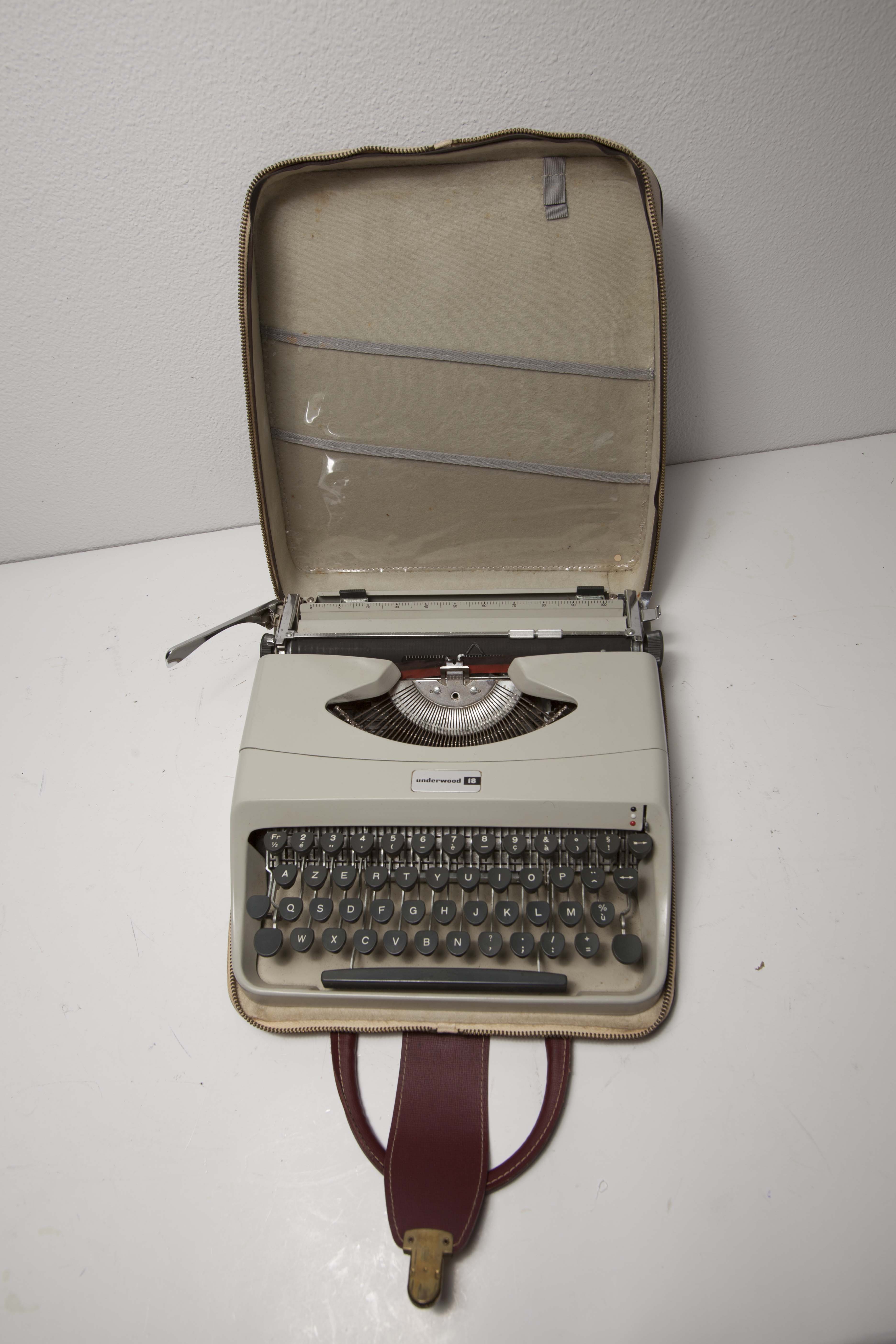Underwood 18 typewriter