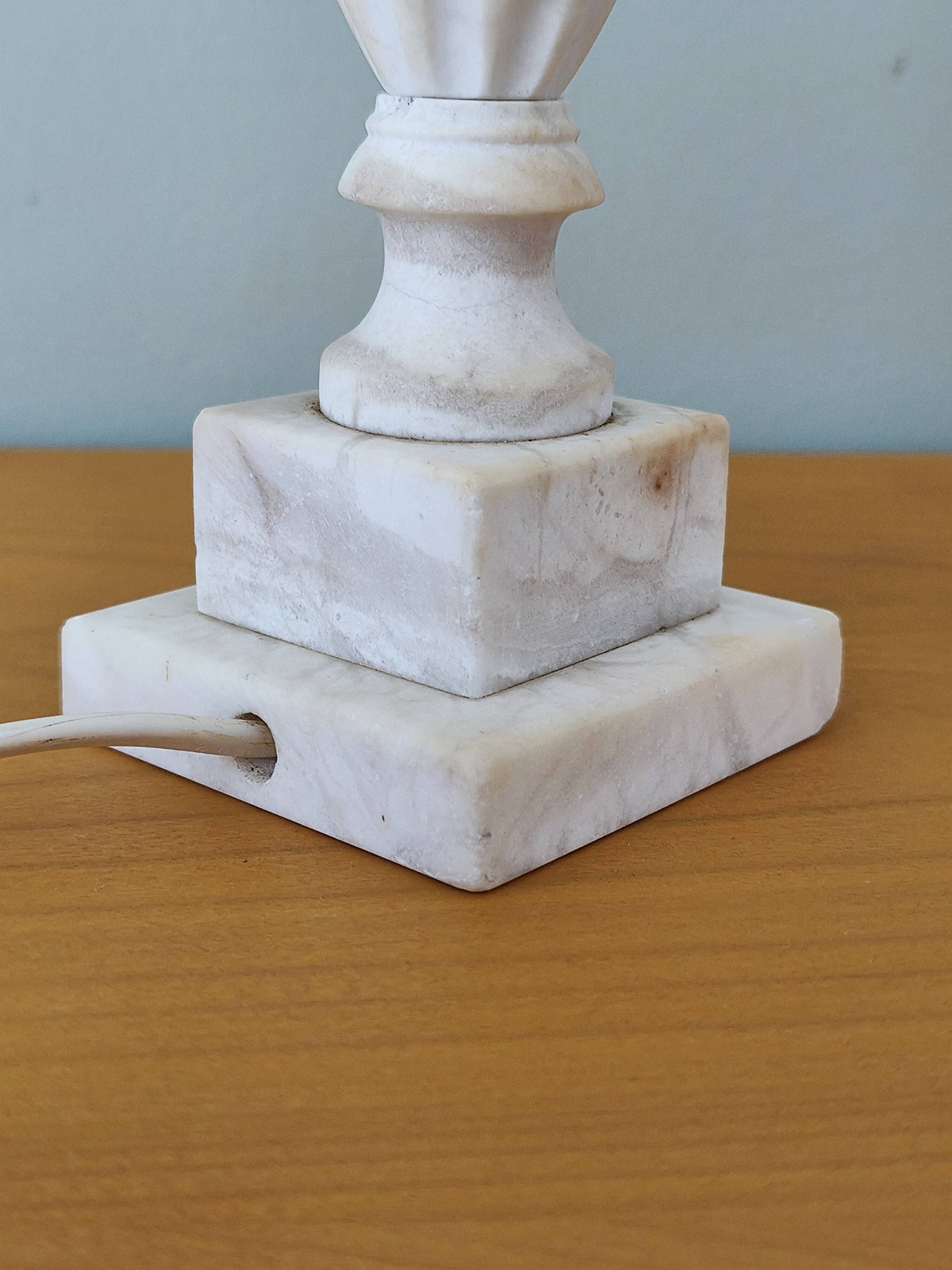 Lampe à poser en albâtre
