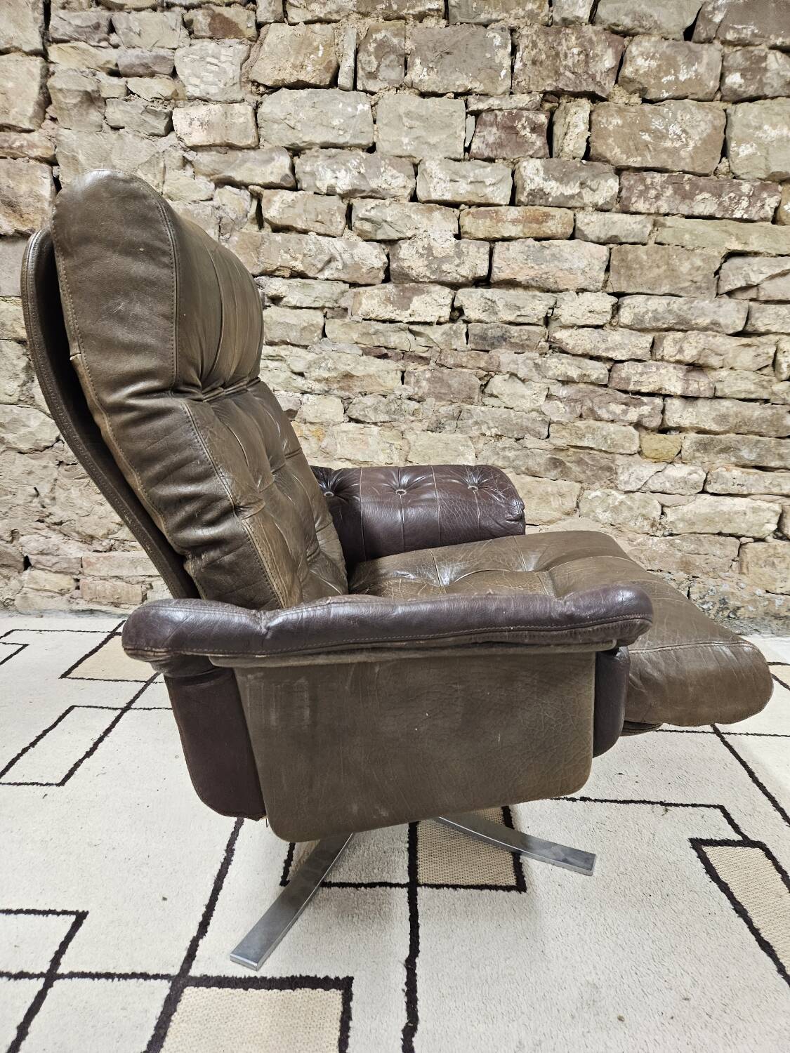 Vintage leather lounge chair 1960