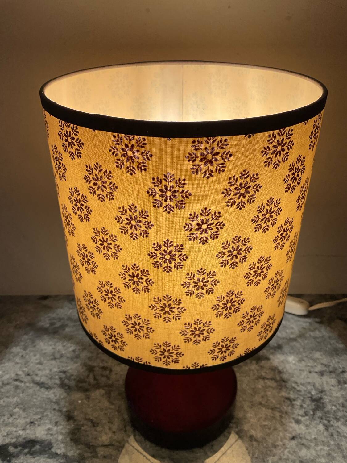 Vintage ceramic lamp from the 1970s.