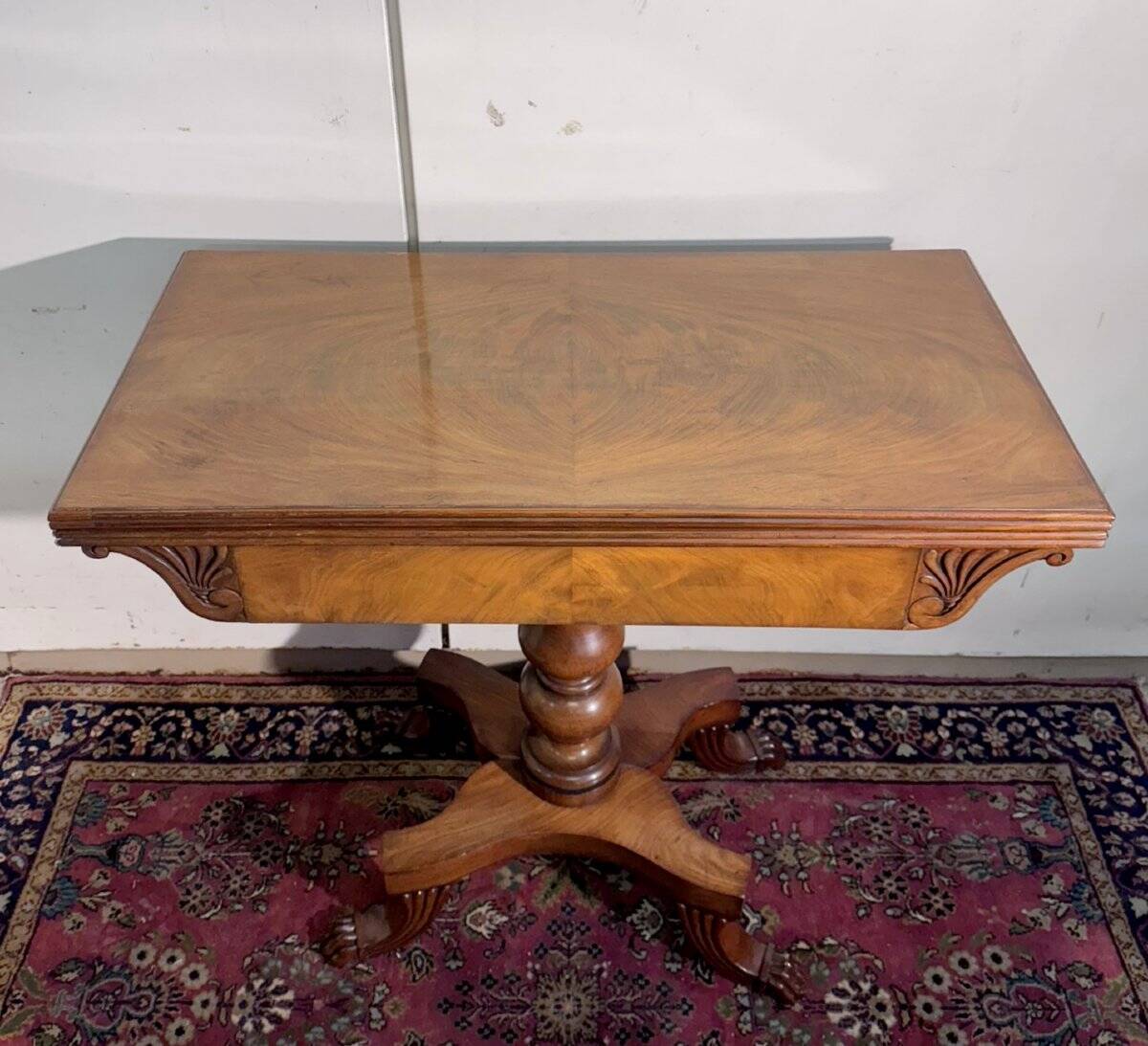 Angleterre XIXeme : table a jeux style Charles X en acajou blond