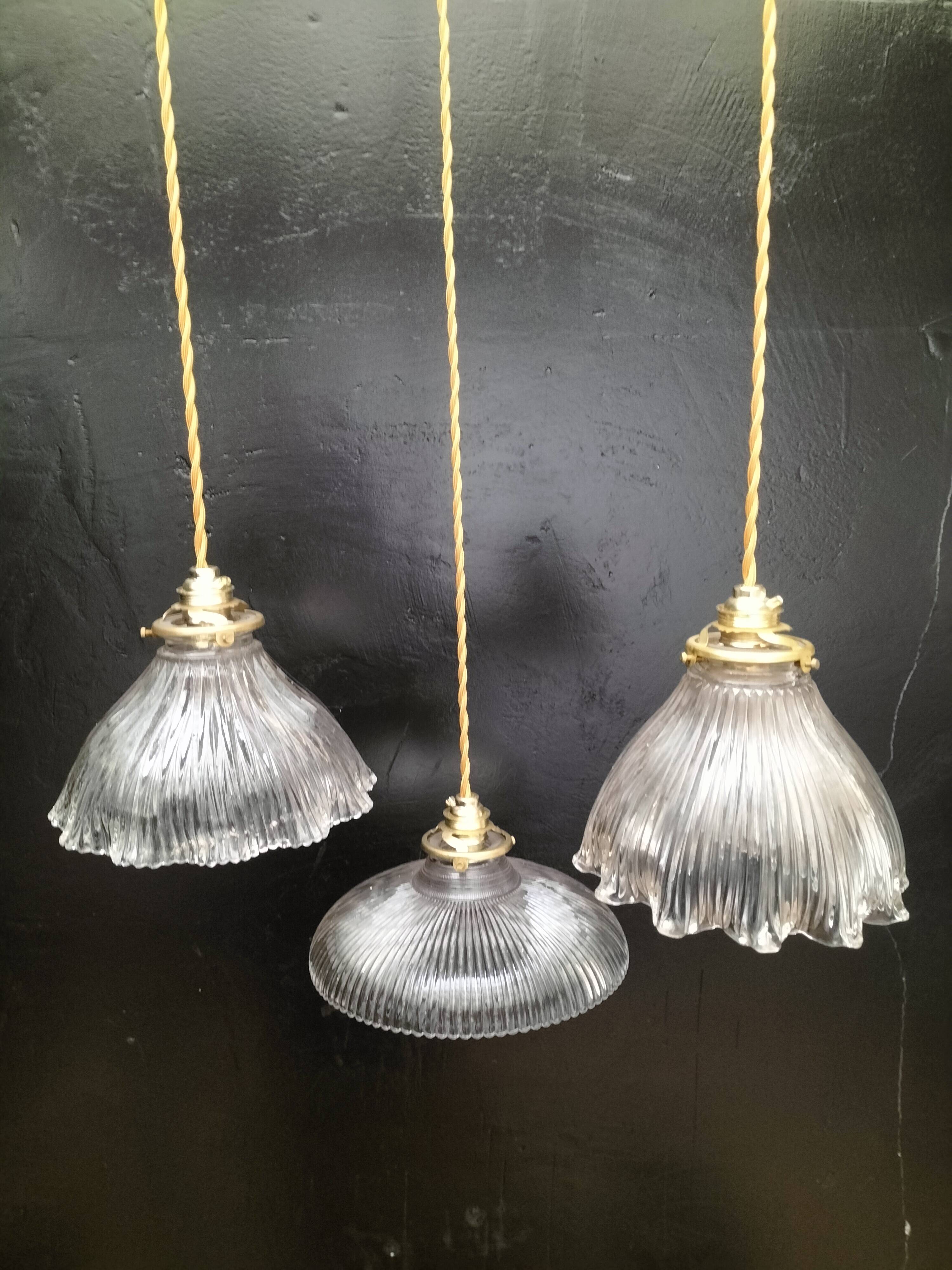 3 holophane suspensions