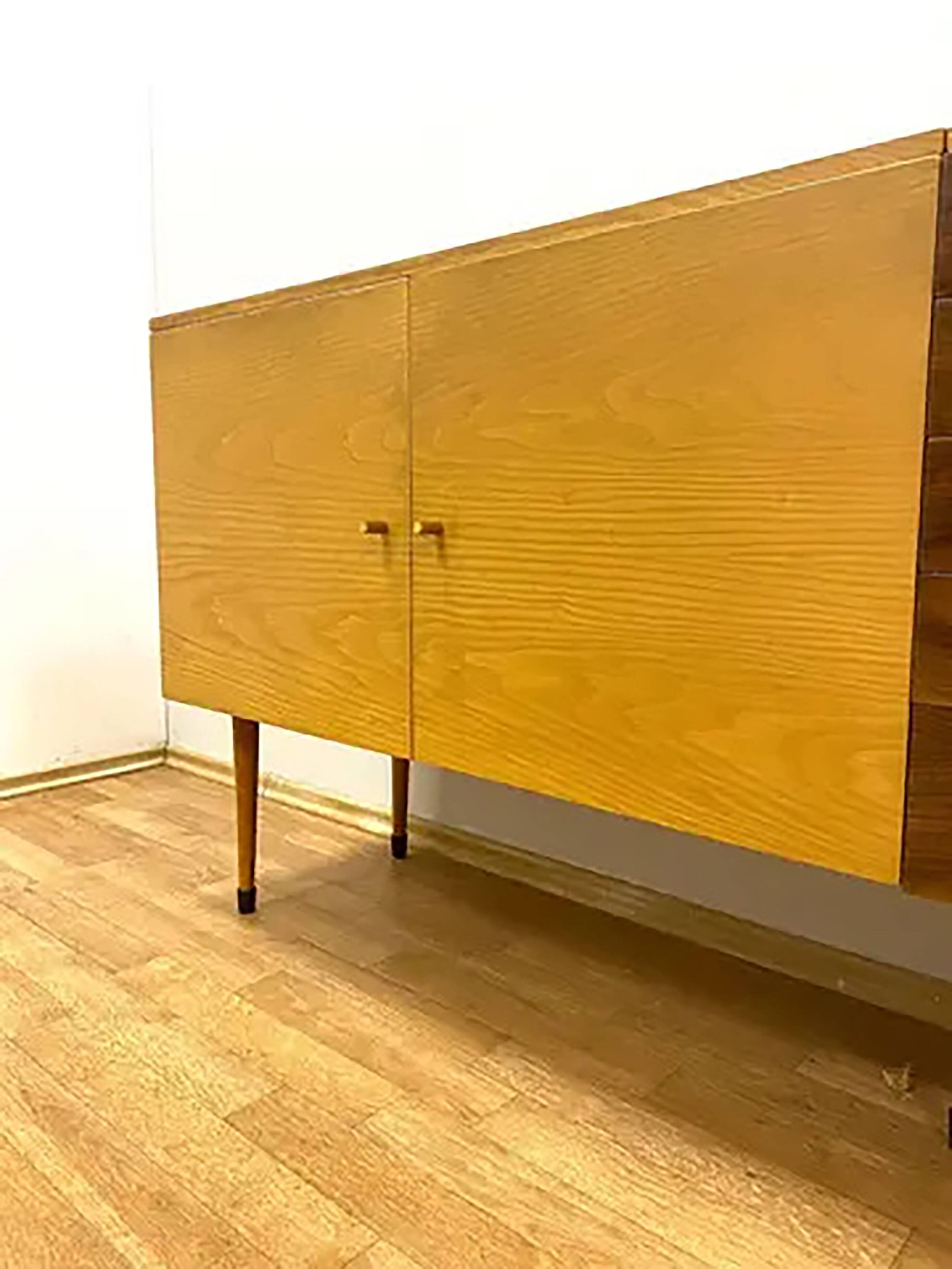 Commode de style bruxellois tchèque, années 1960, par Jitona