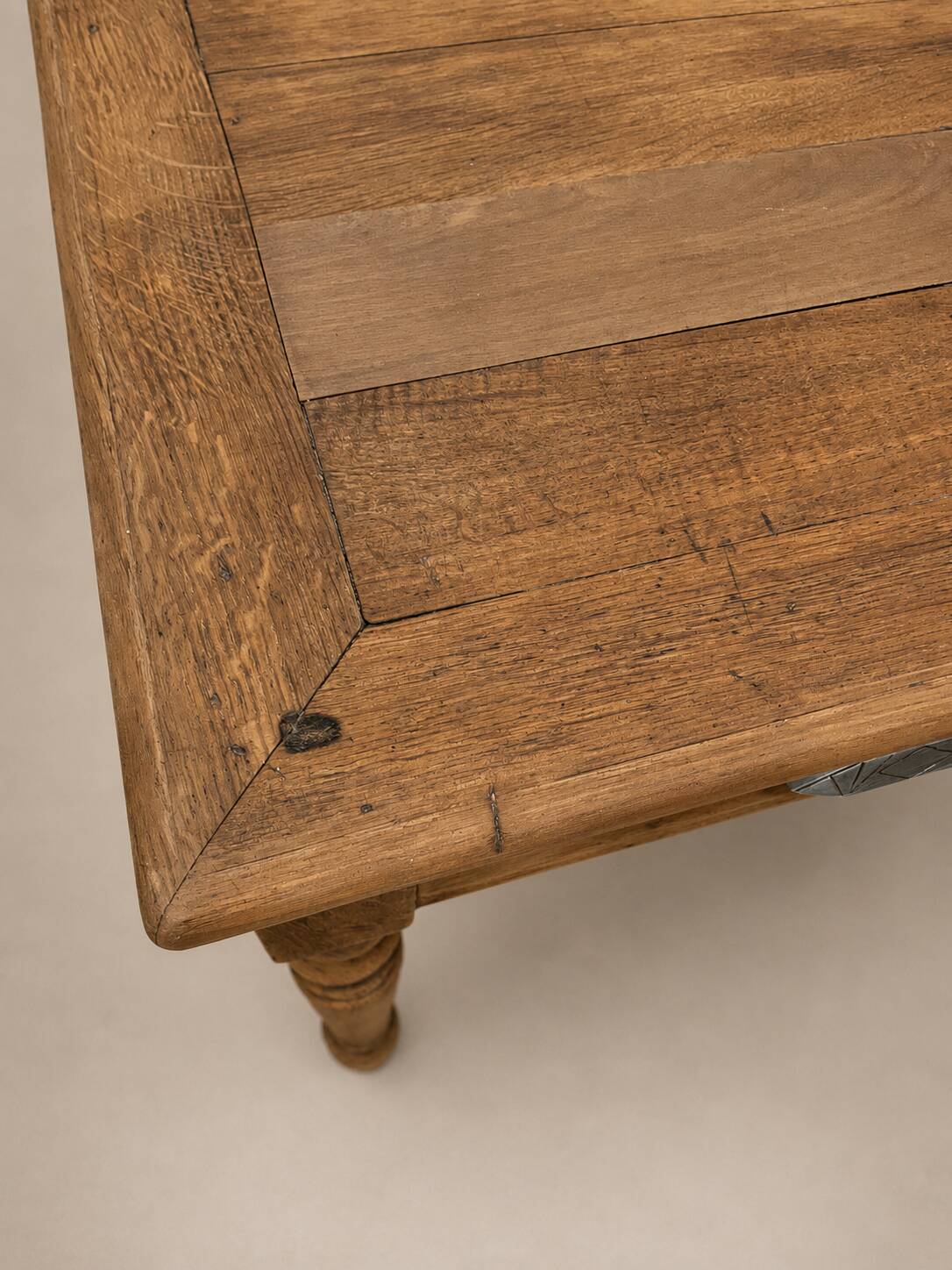 Antique farmhouse table in solid oak – Art Deco handles