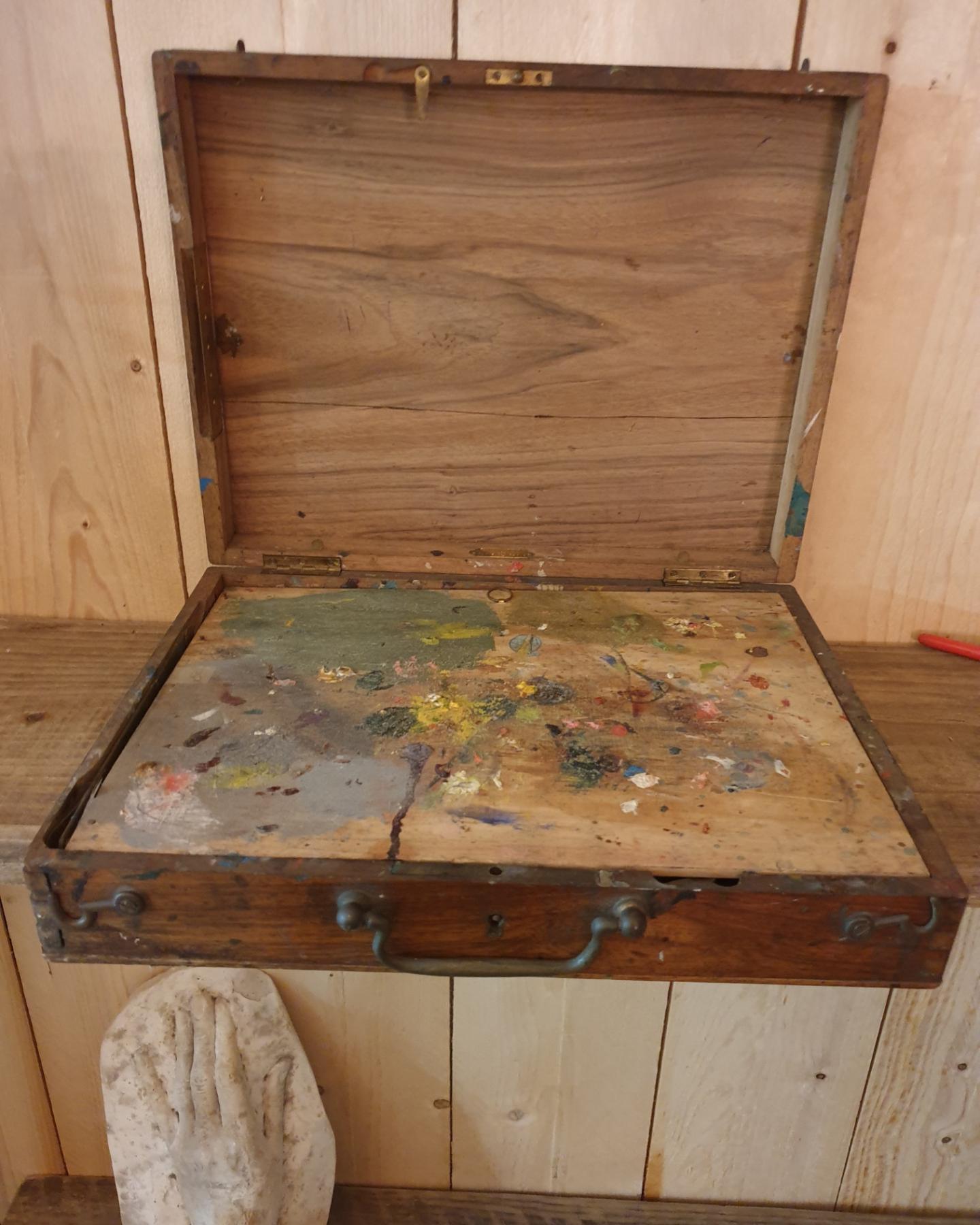 Ancienne boîte à peinture d'artiste