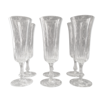 6 flûtes en verre moulé pressé