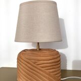 Oval table lamp in handcrafted ceramic with draped effect.