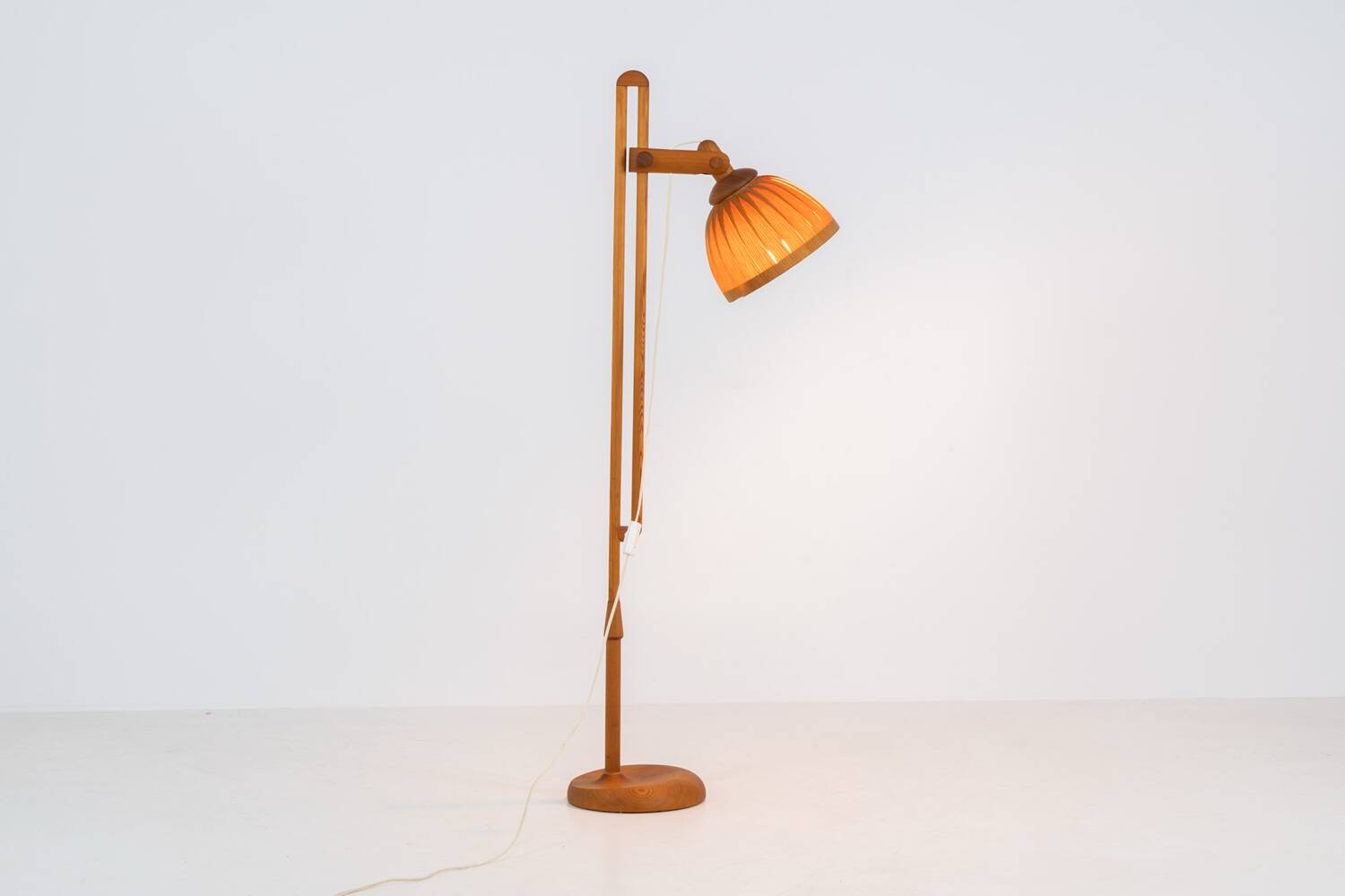 Lampadaire sculptural en pin par Hans-Agne Jakobsson pour Ellysett Markaryd (Sw