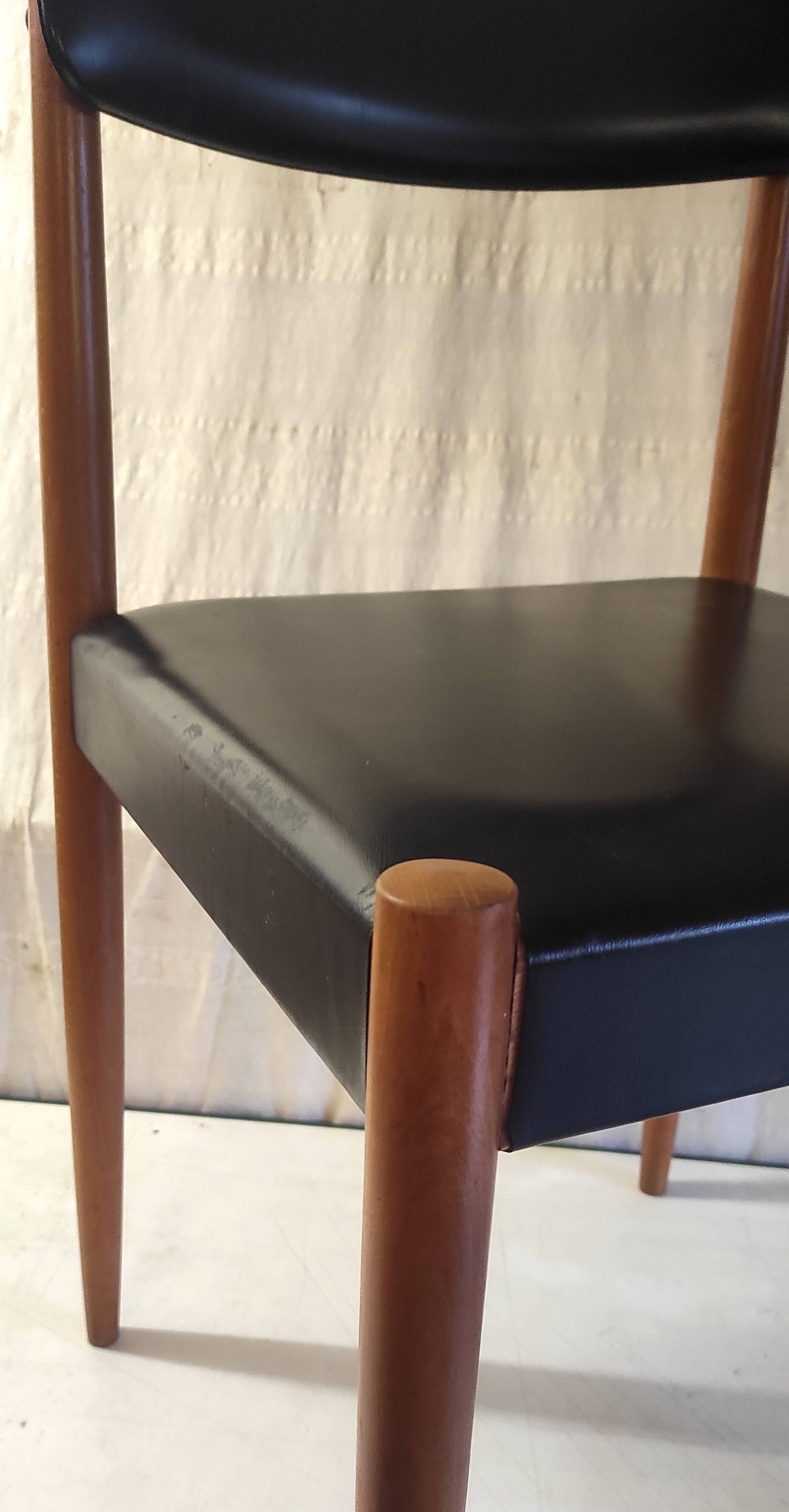 Chaise style scandinave en bois et similicuir - années 60/70