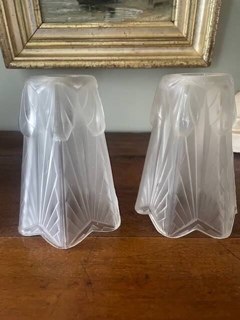 Pair of Art Deco wall sconces in frosted molded glass