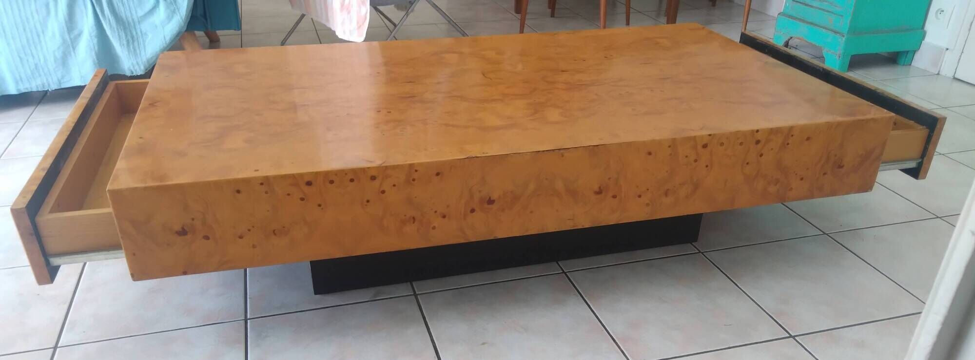 Table basse bois de loupe Jean Claude Mahey Roche Bobois