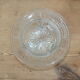 Coupe ou sucrier ancienne en verre moulé tripode