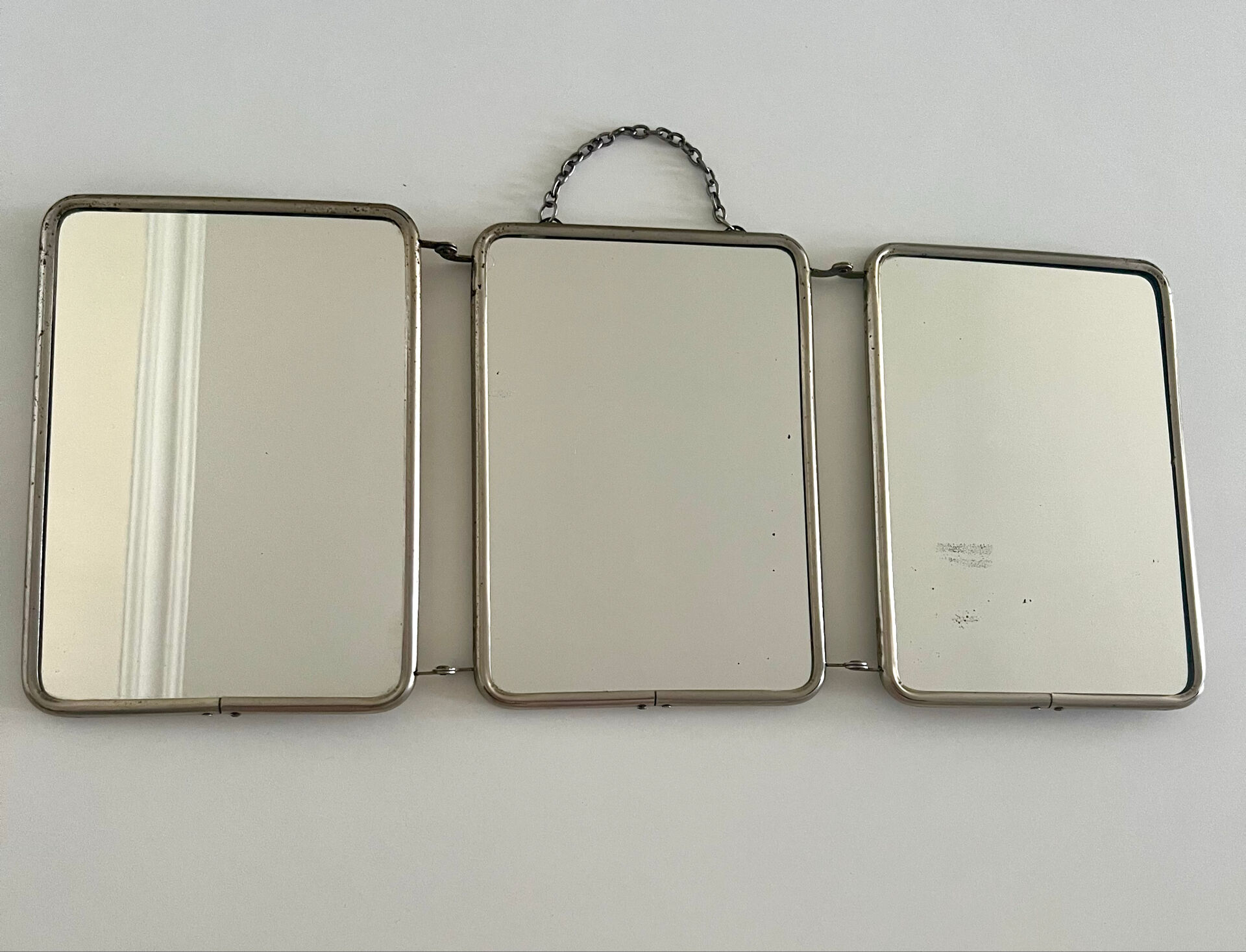 Antique Art Deco triptych barber mirror from the 1920s/30s – leather covering o