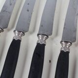 12 couteaux anciens, manche en ébène et lame carbone