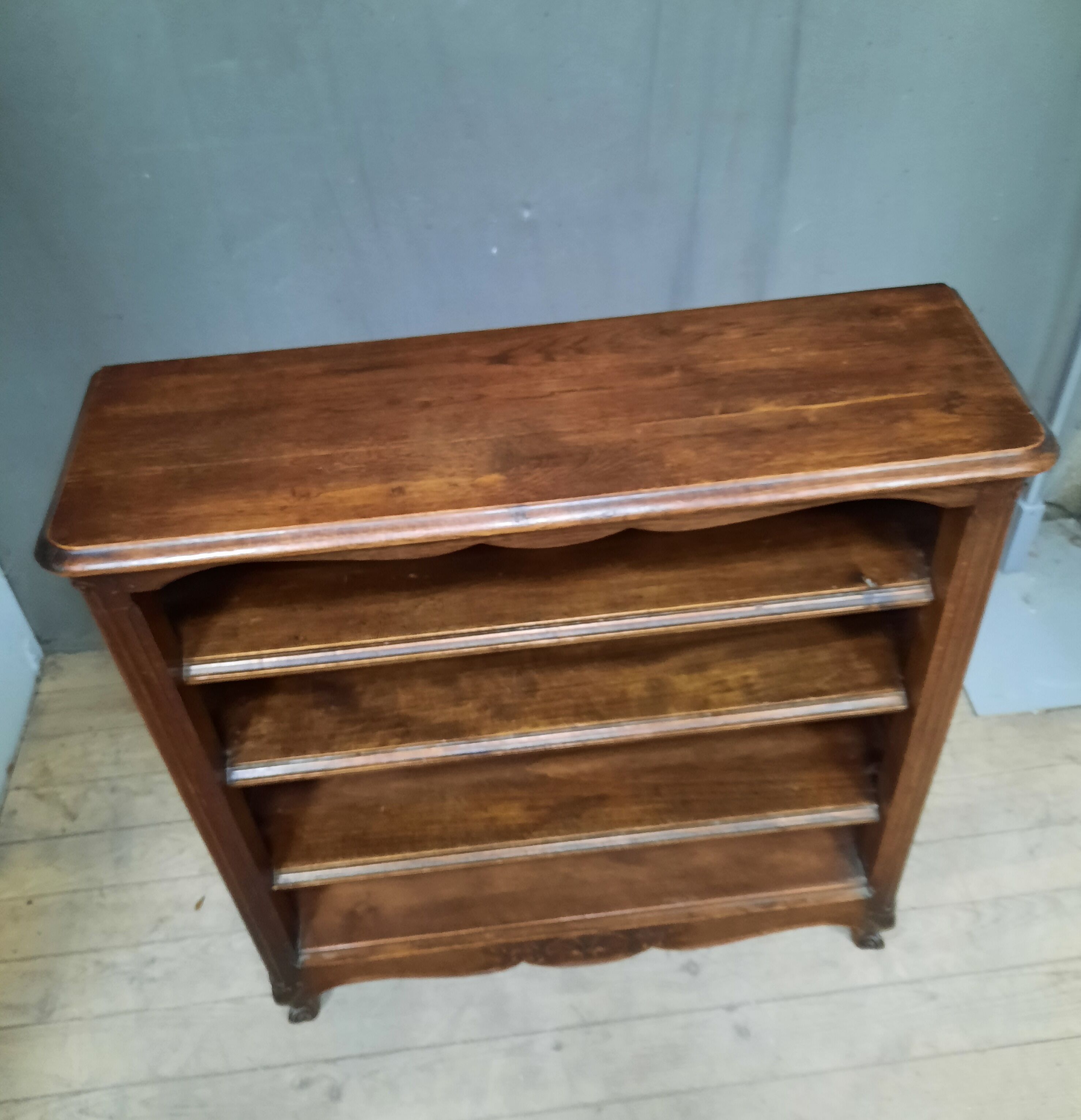 Etagere en chene style Louis XV