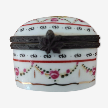 Boite en porcelaine type pillulier